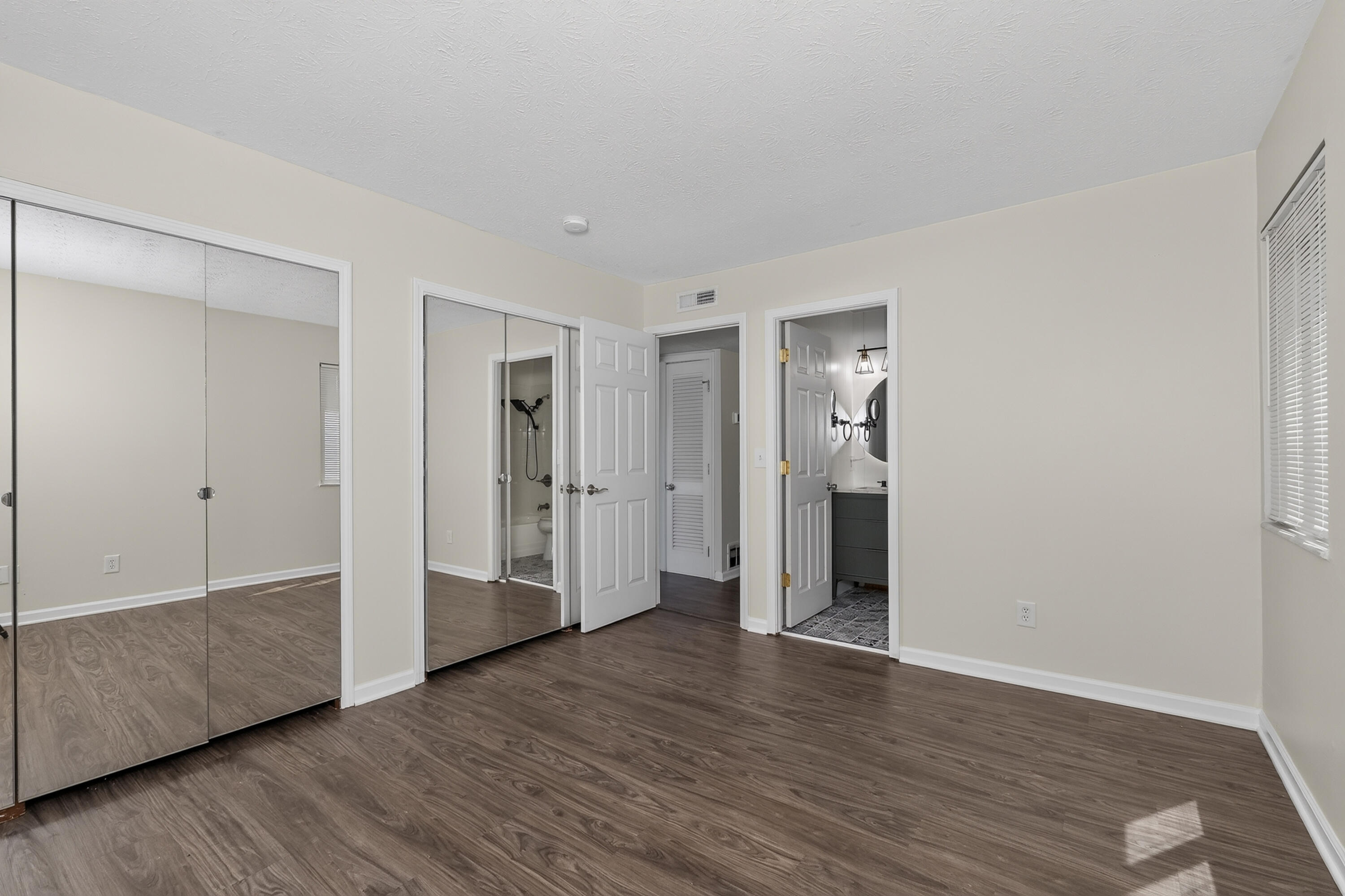 105 Winding Way, C Property Photo 16