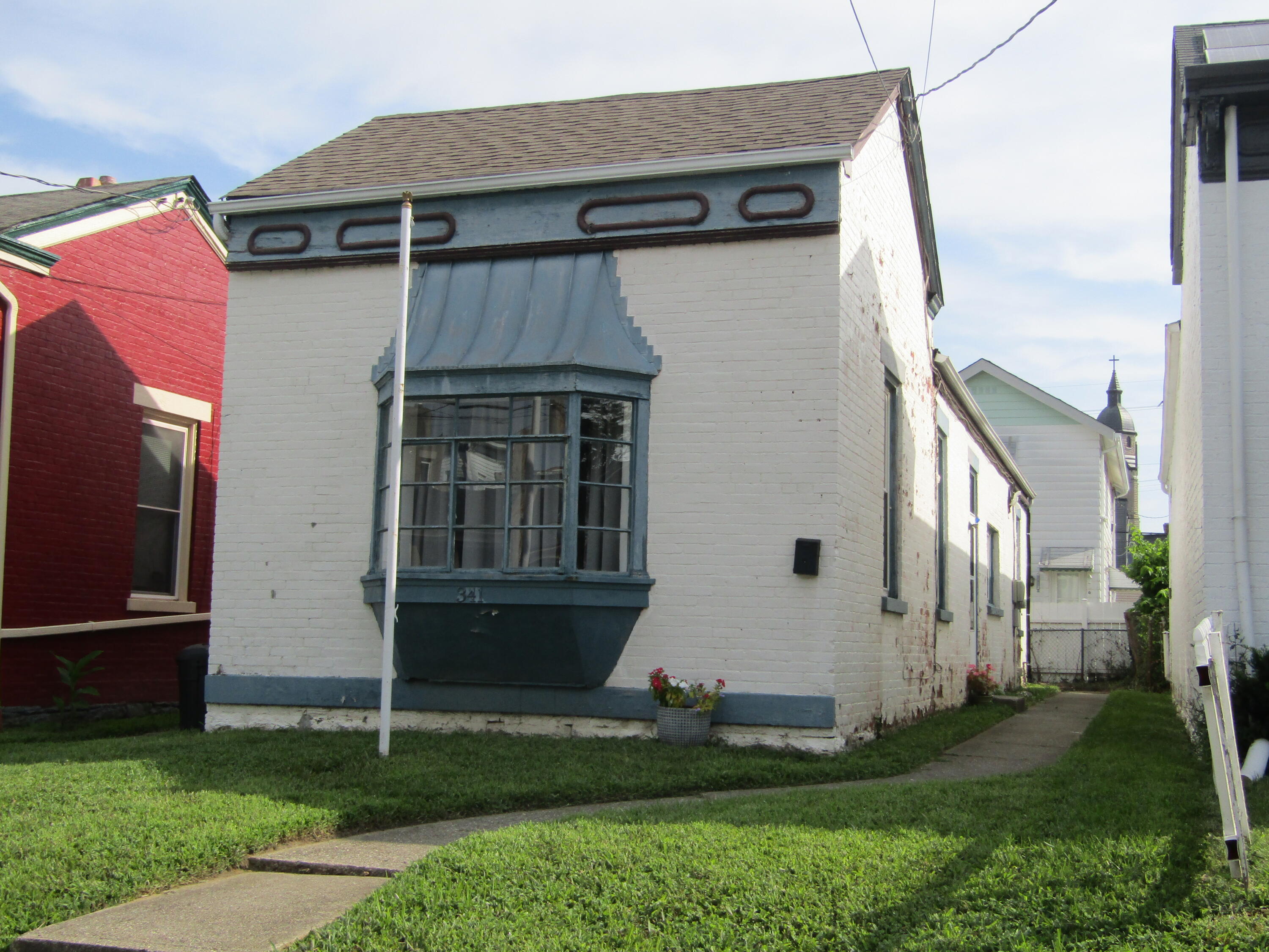 341 Berry Avenue Property Photo 1
