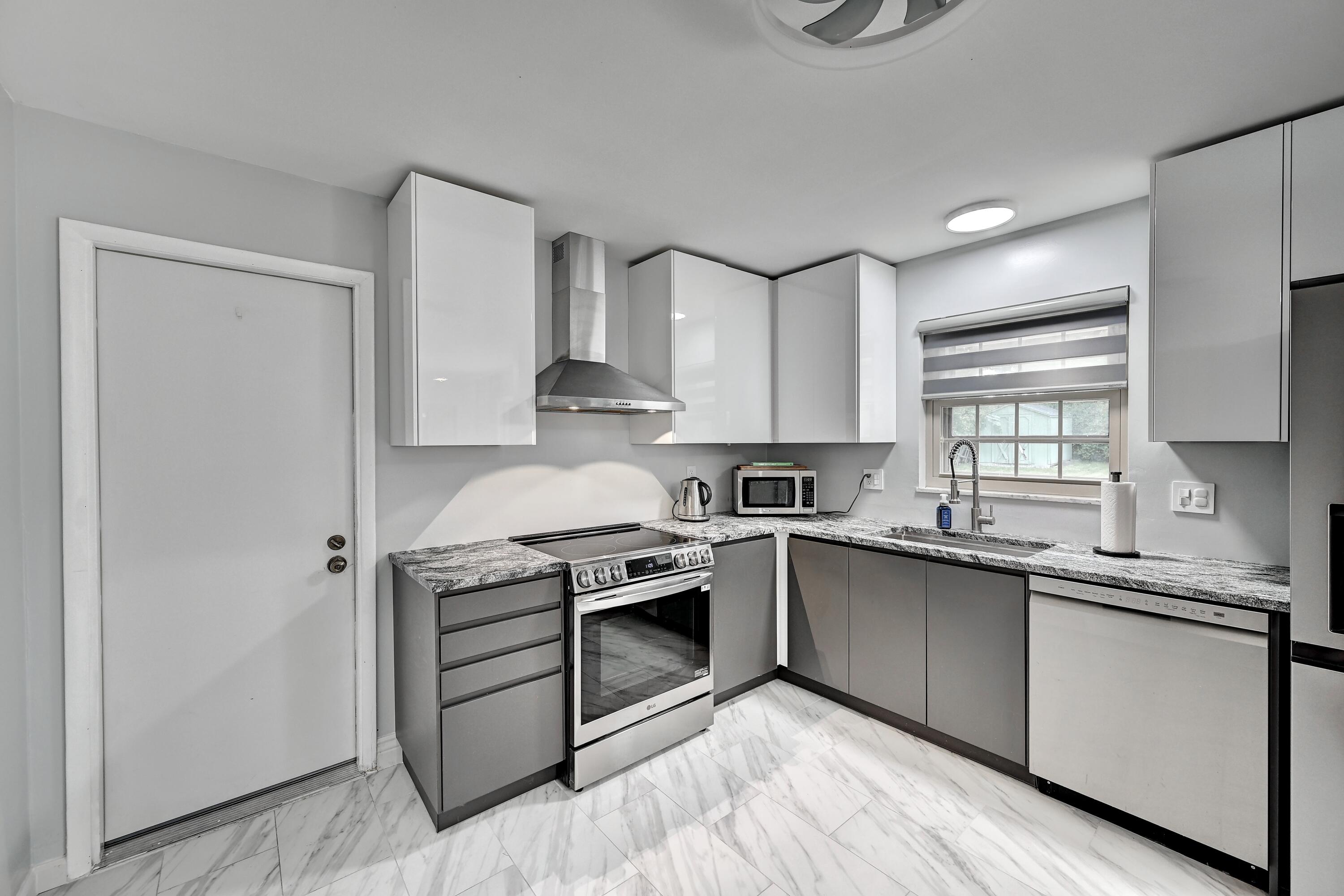 43 Rajean Drive Property Photo 11