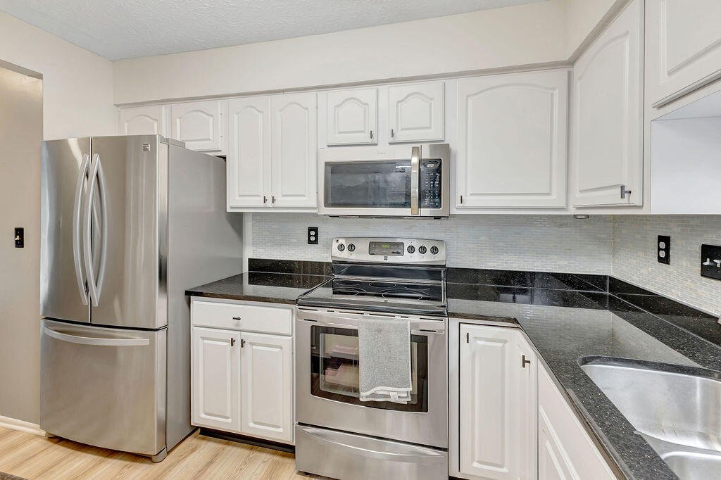 6523 Summerfield Drive Property Photo 8