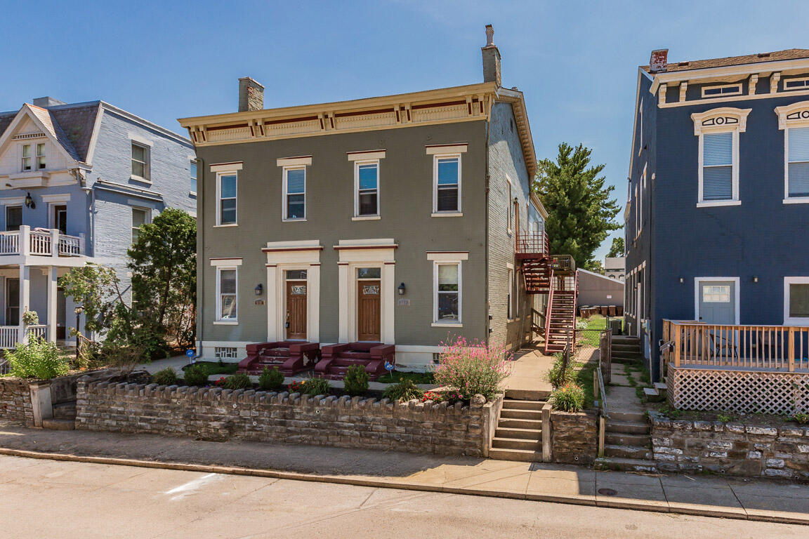 109 E 8th Street Property Photo 1