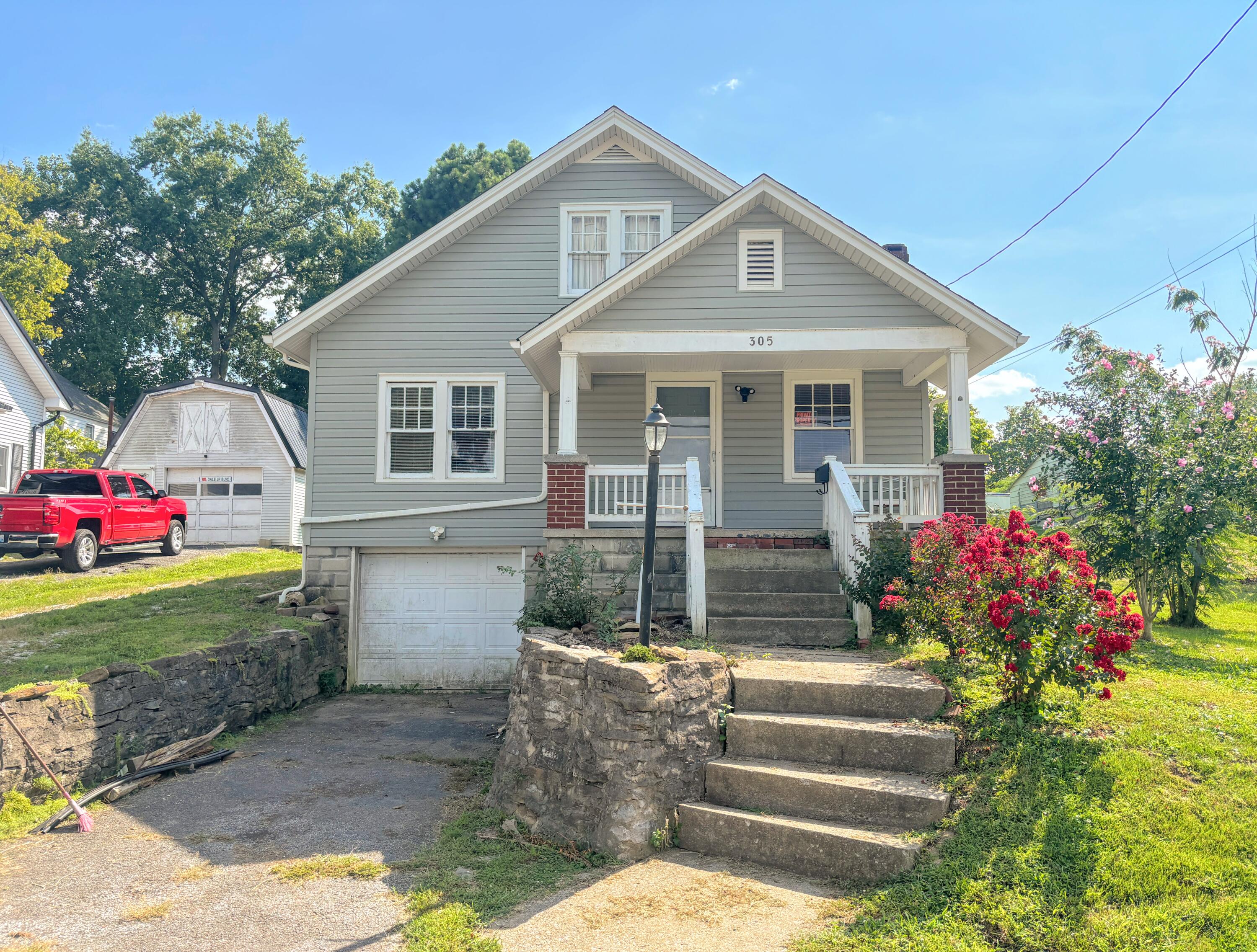 305 E 4th Street Property Photo 1