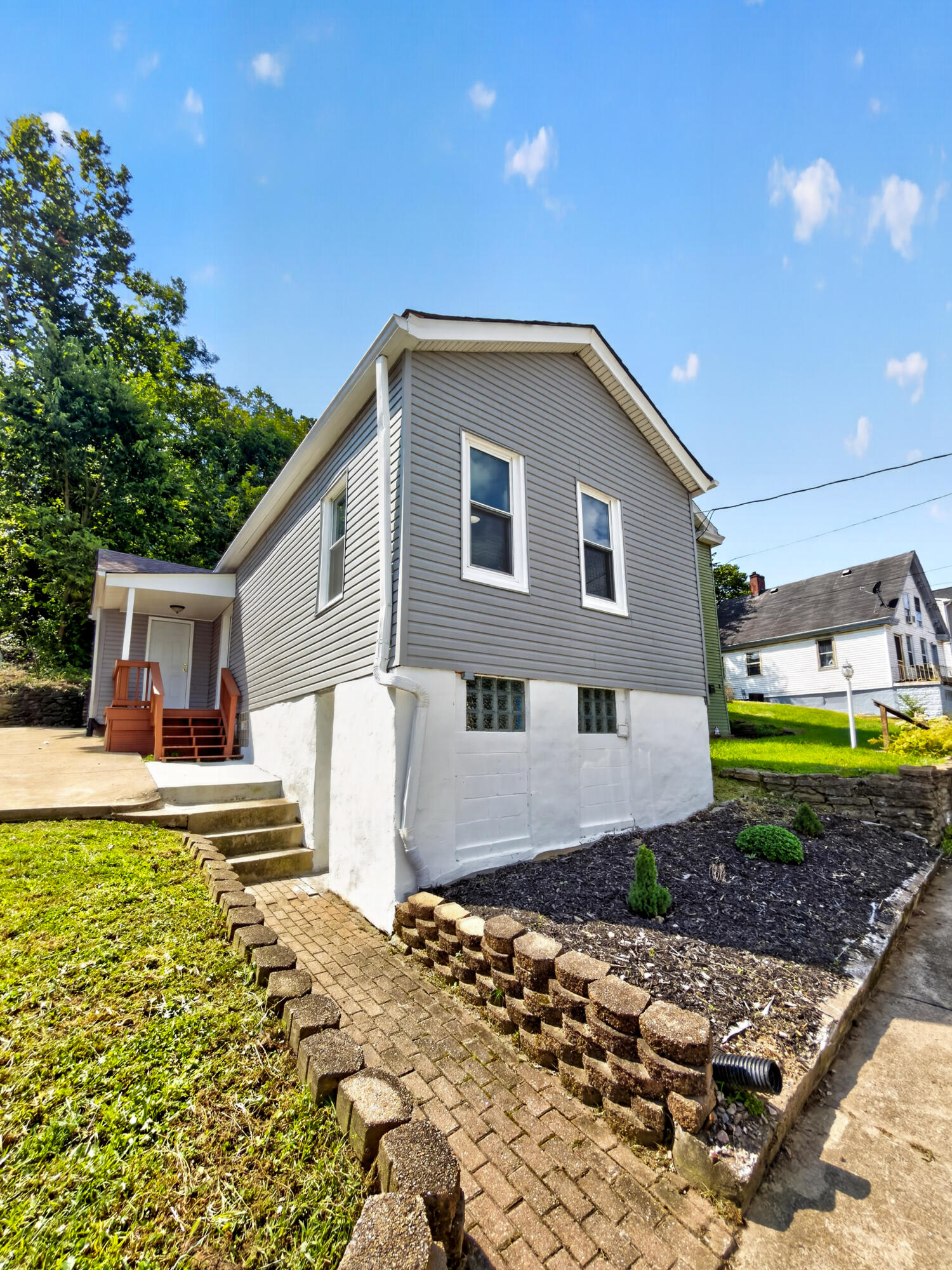 1207 John Street Property Photo 2