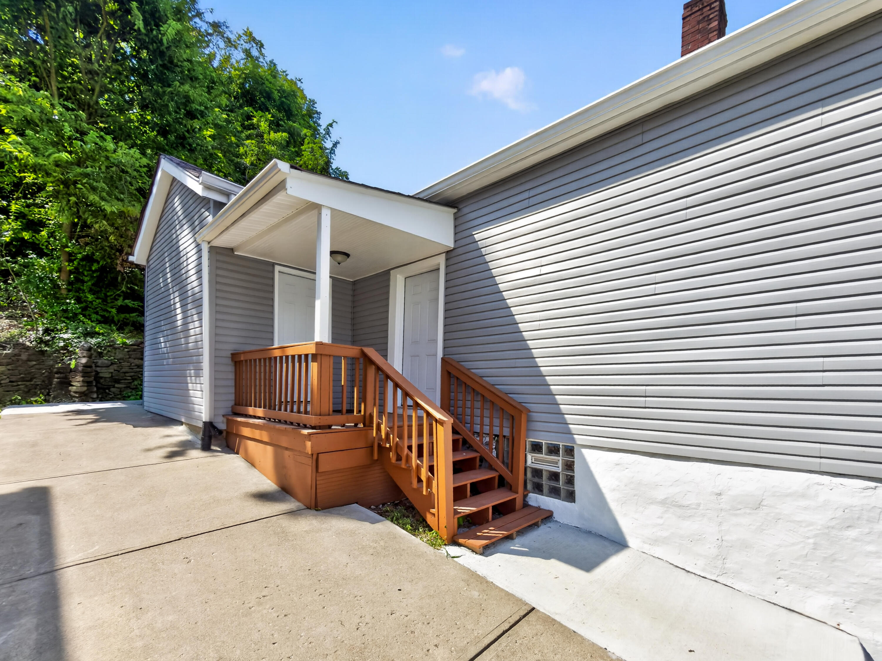 1207 John Street Property Photo 3