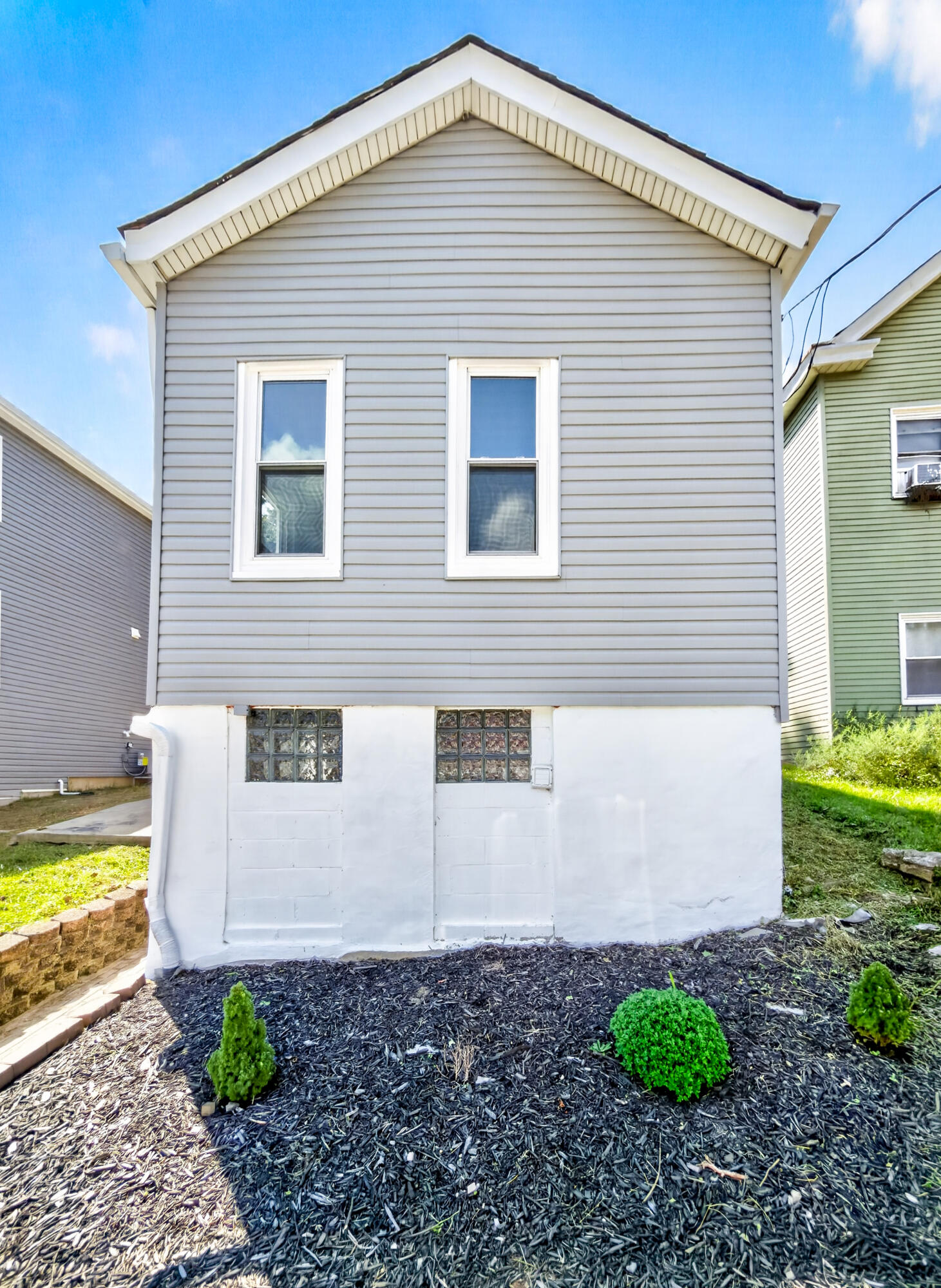1207 John Street Property Photo 4