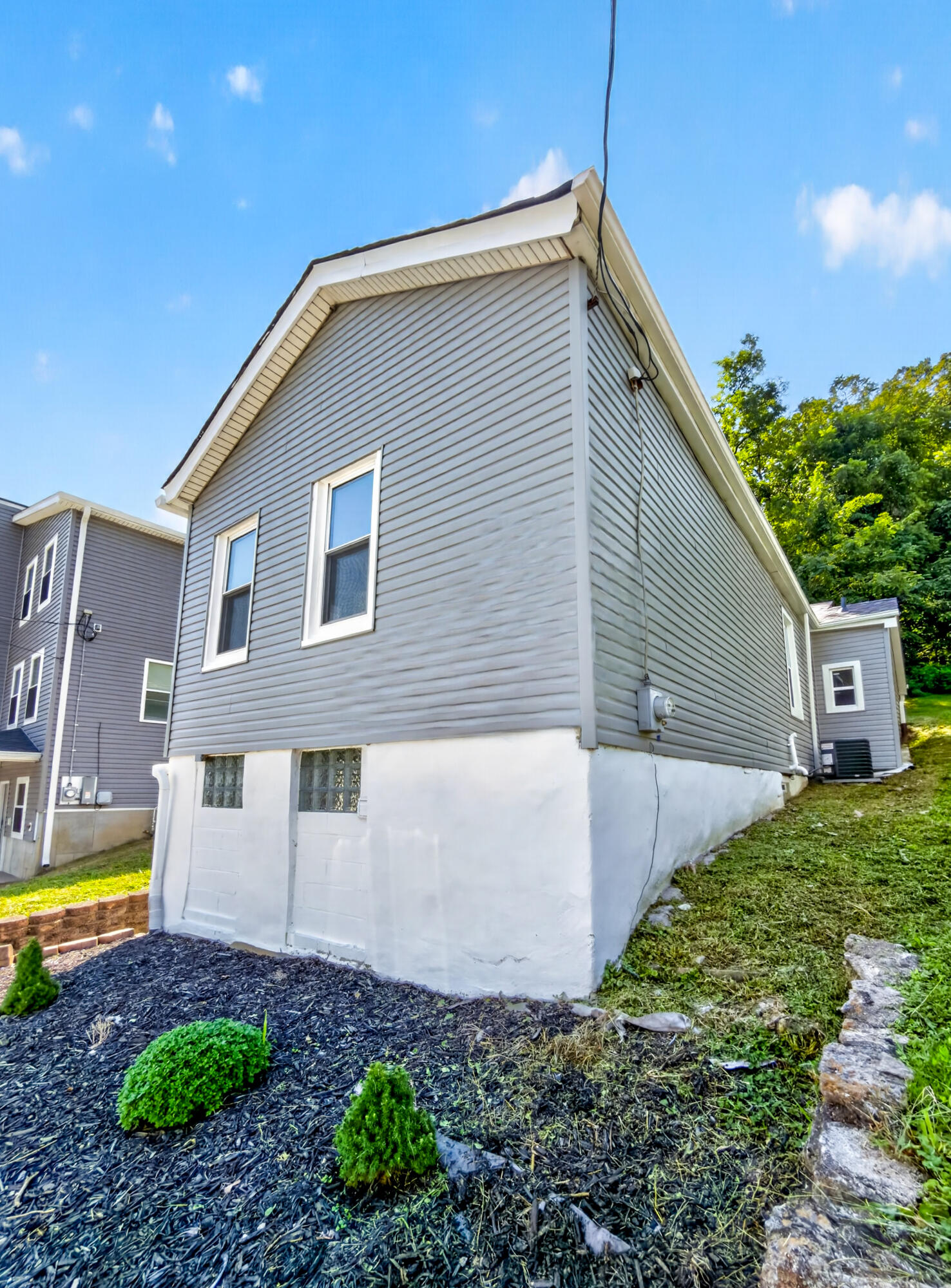 1207 John Street Property Photo 5
