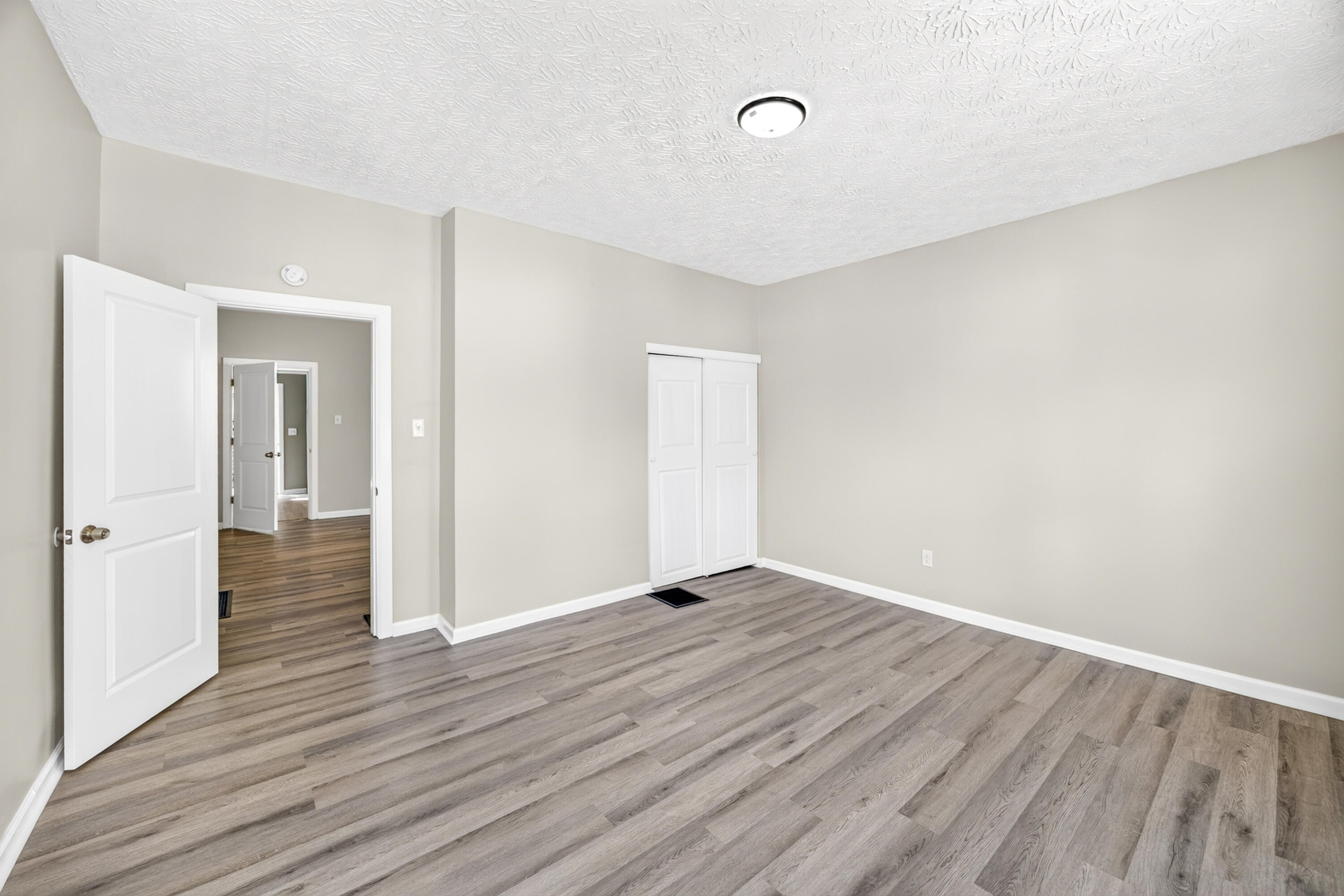 1207 John Street Property Photo 13