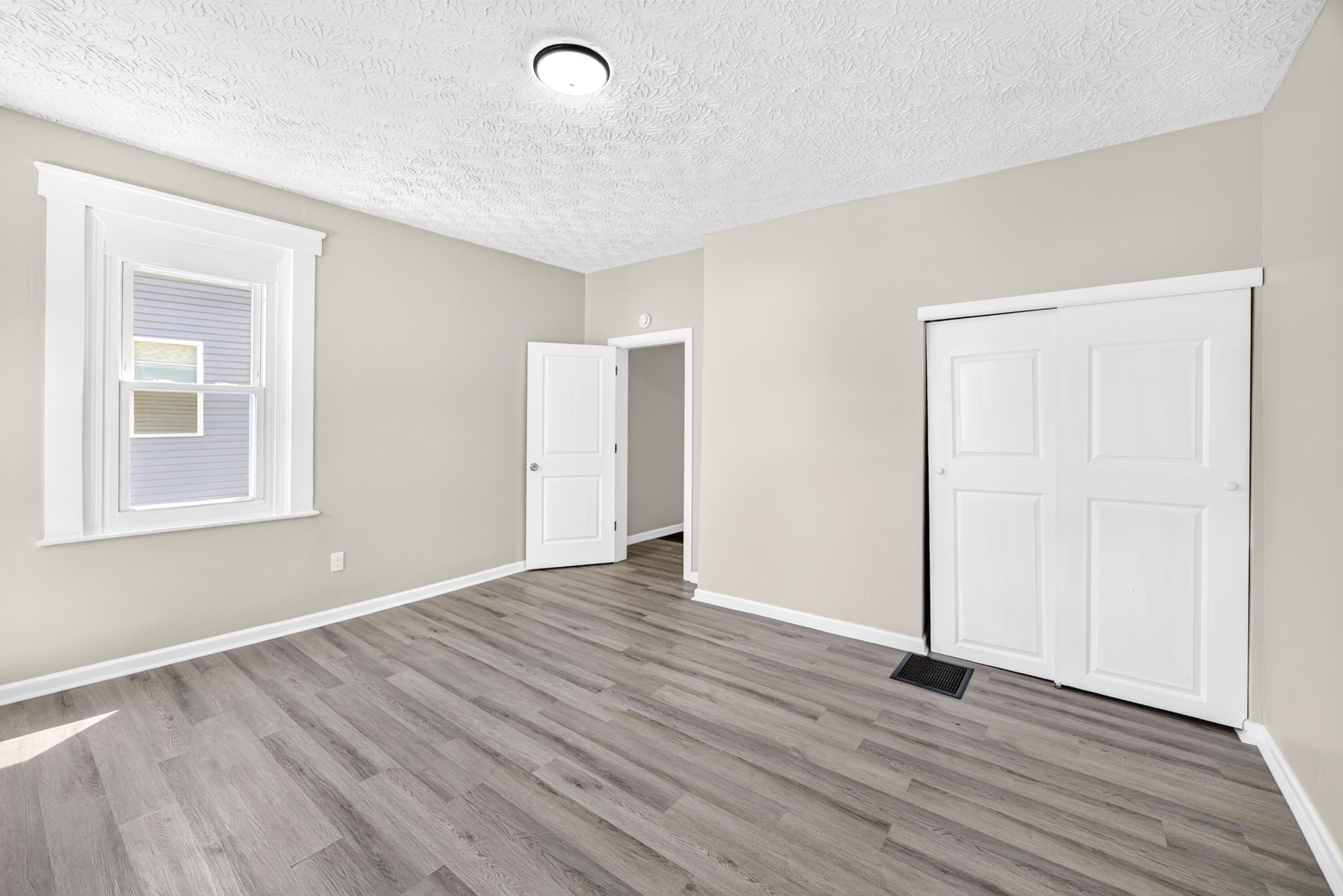 1207 John Street Property Photo 14