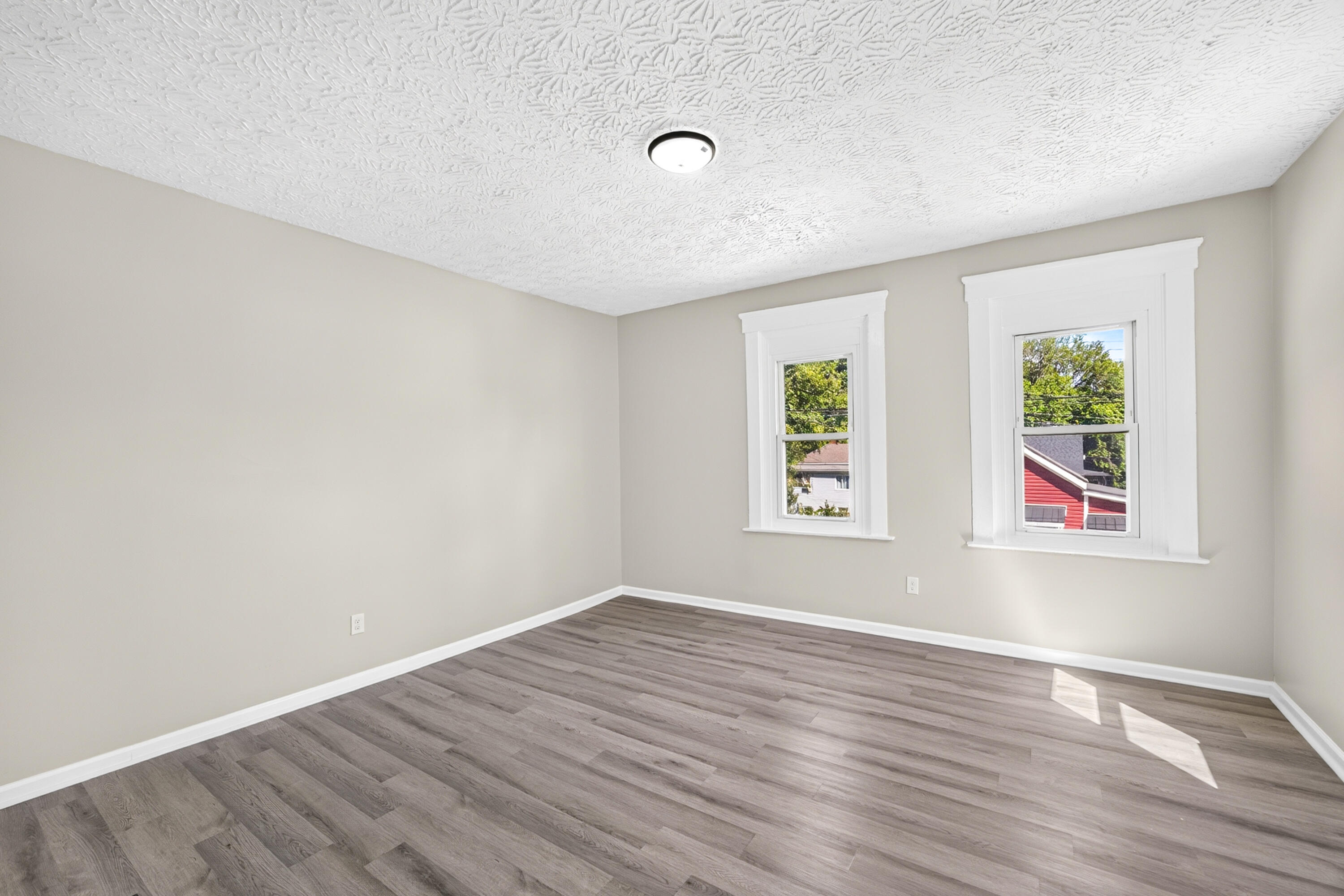 1207 John Street Property Photo 15