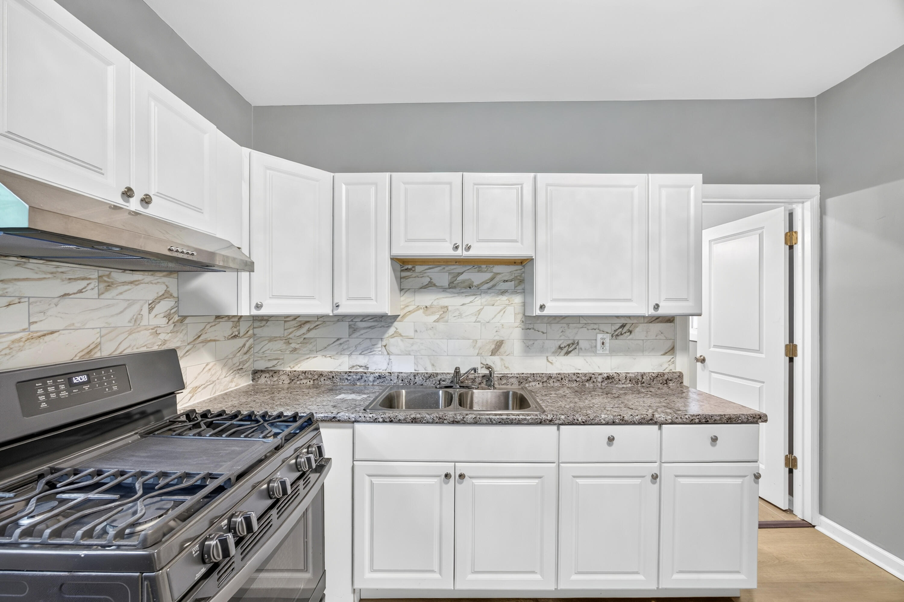 1207 John Street Property Photo 17