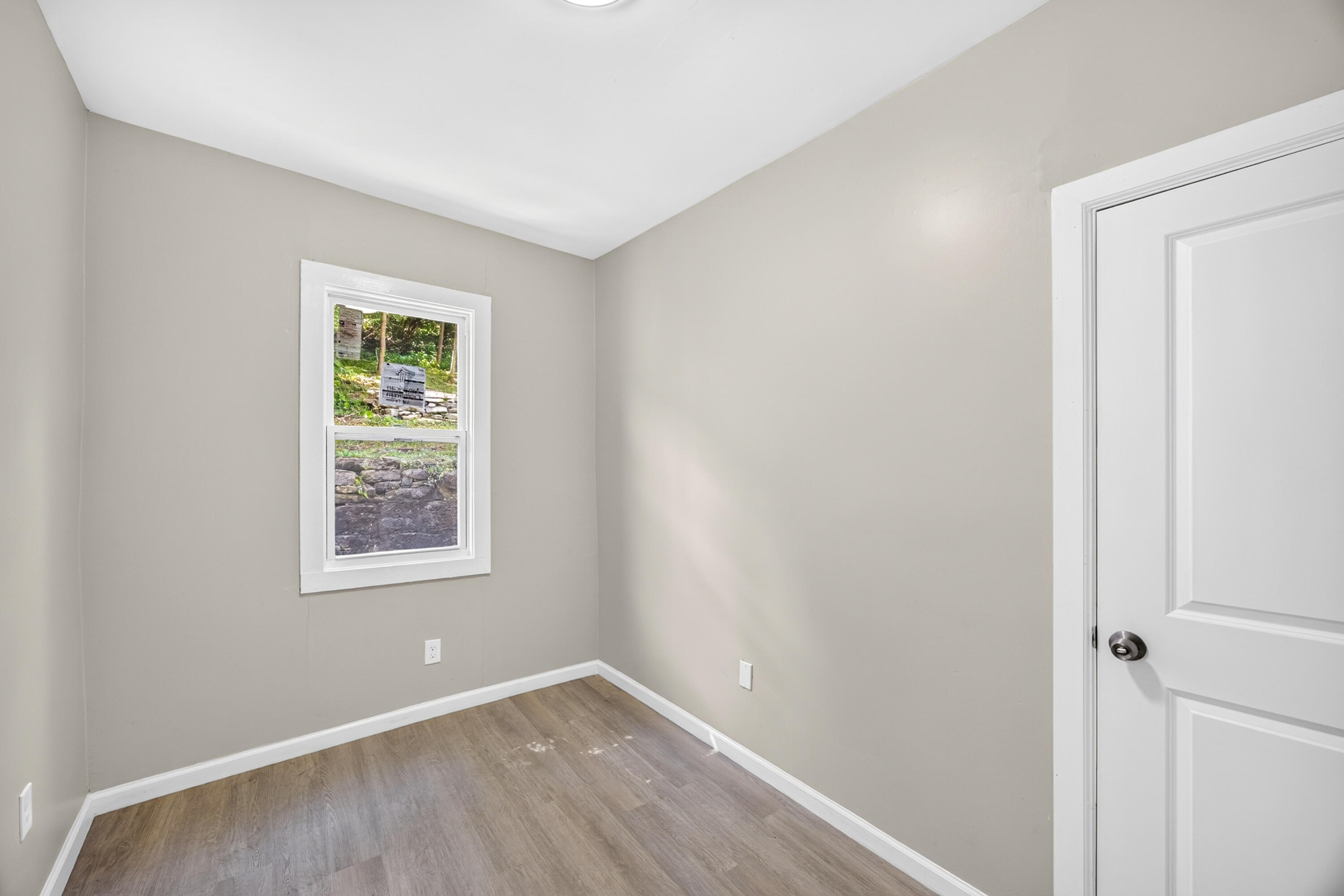 1207 John Street Property Photo 24