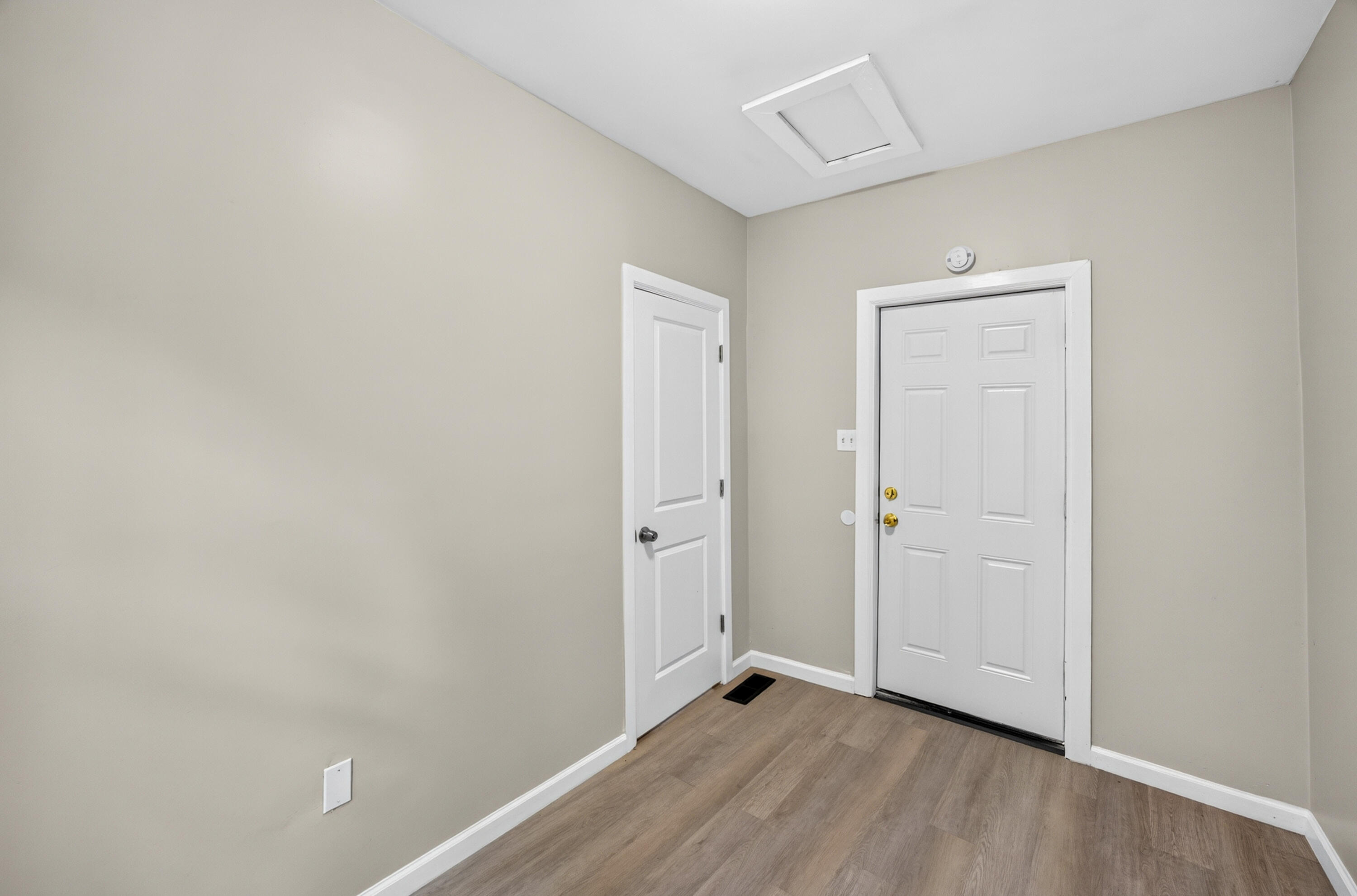 1207 John Street Property Photo 25