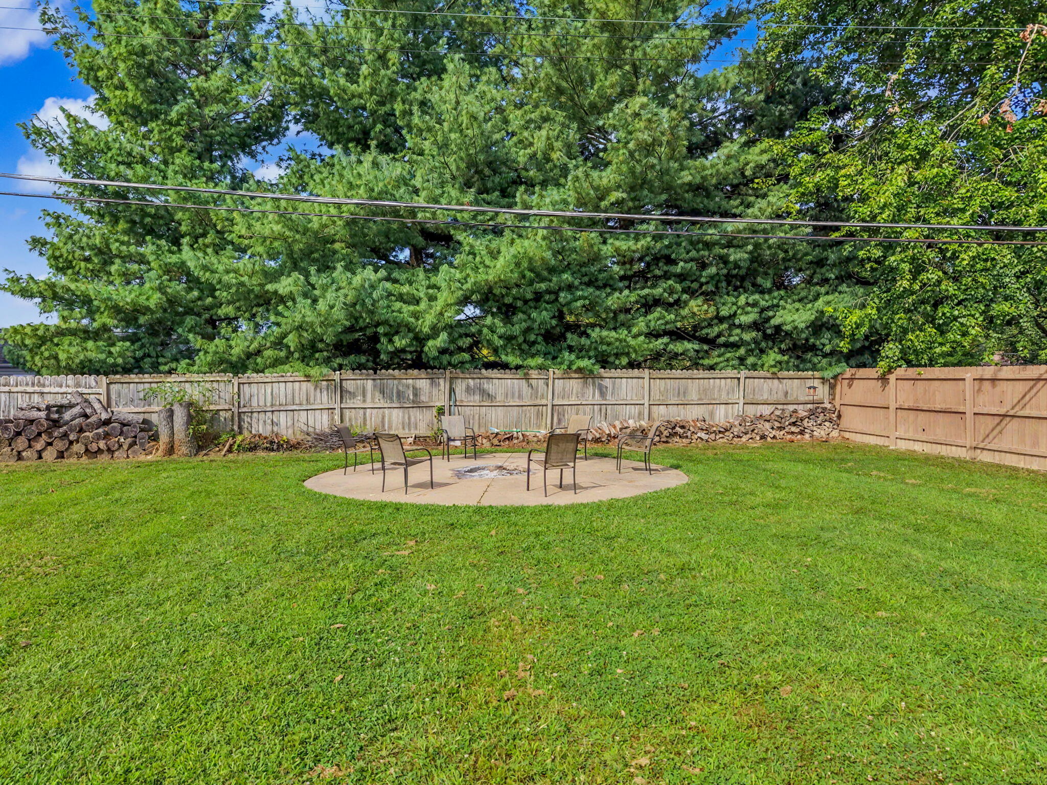 138 W Dilcrest Circle Property Photo 8