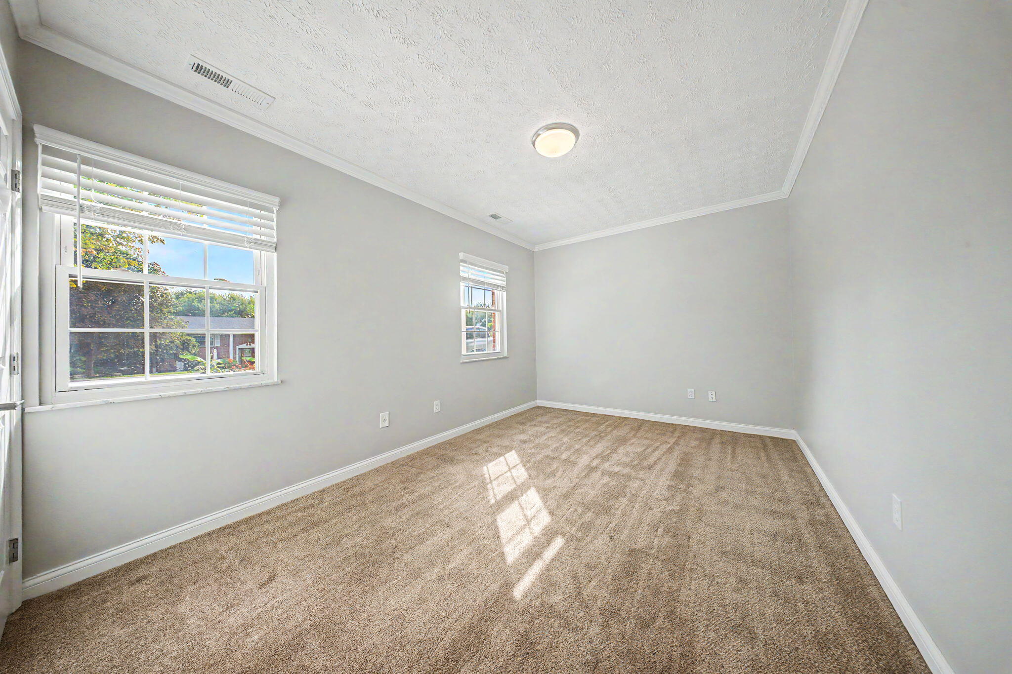 138 W Dilcrest Circle Property Photo 25