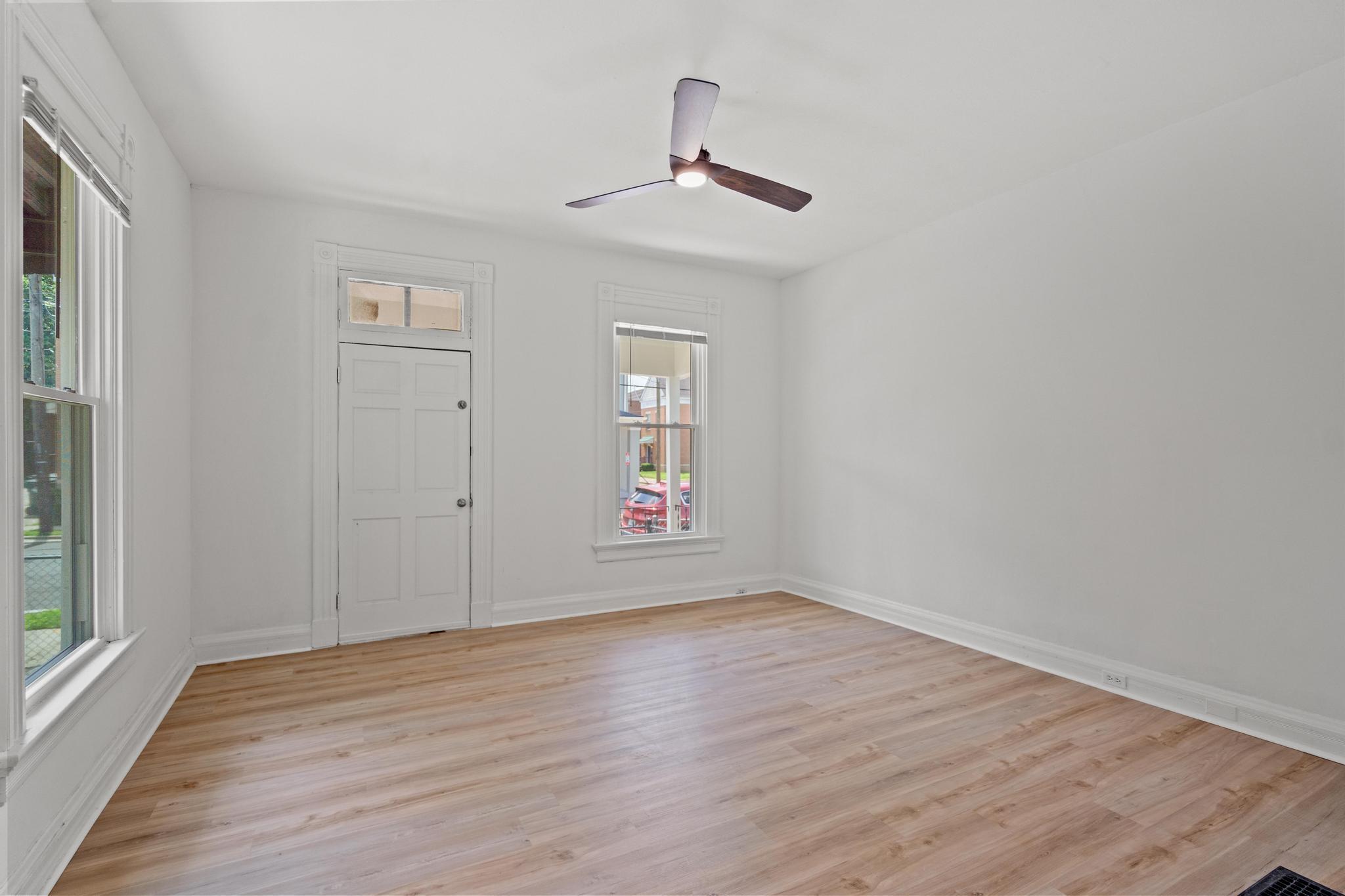 215 W 7th Street Property Photo 3
