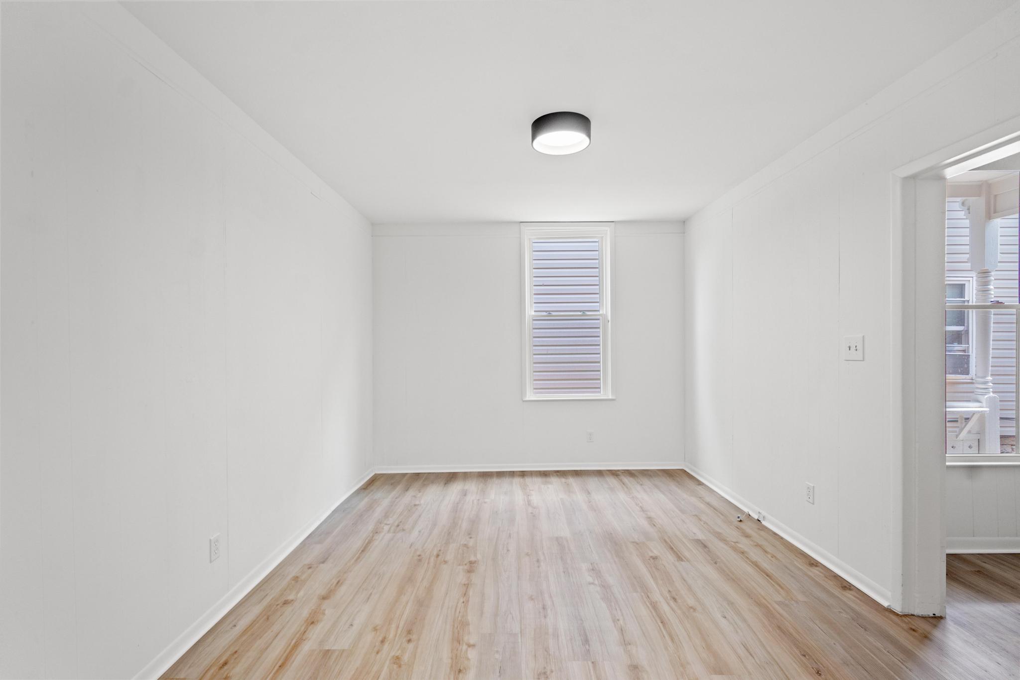 215 W 7th Street Property Photo 8