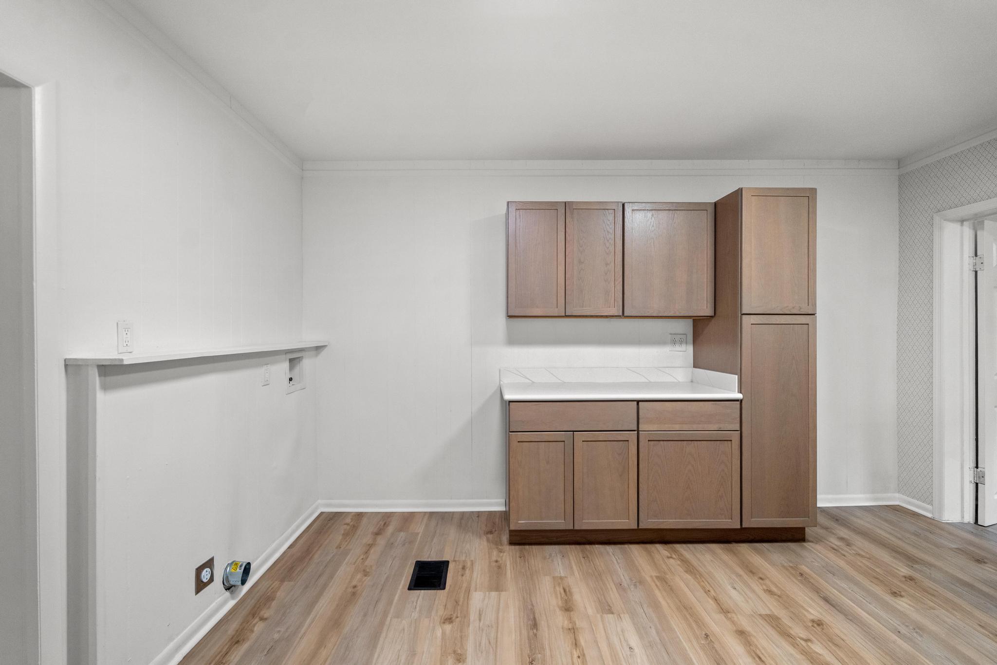 215 W 7th Street Property Photo 12