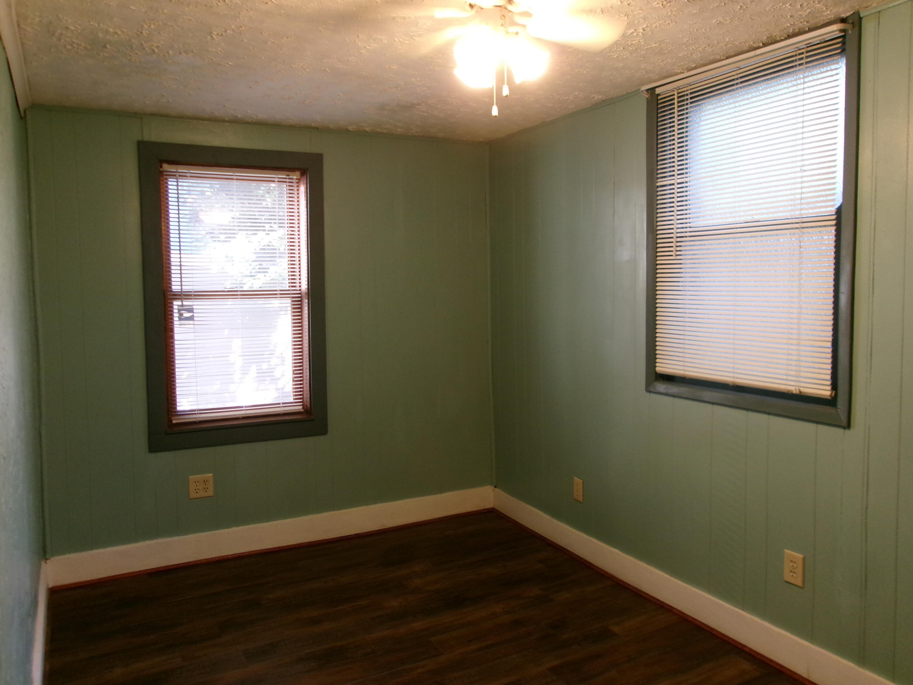15 W 10th Street Property Photo 8