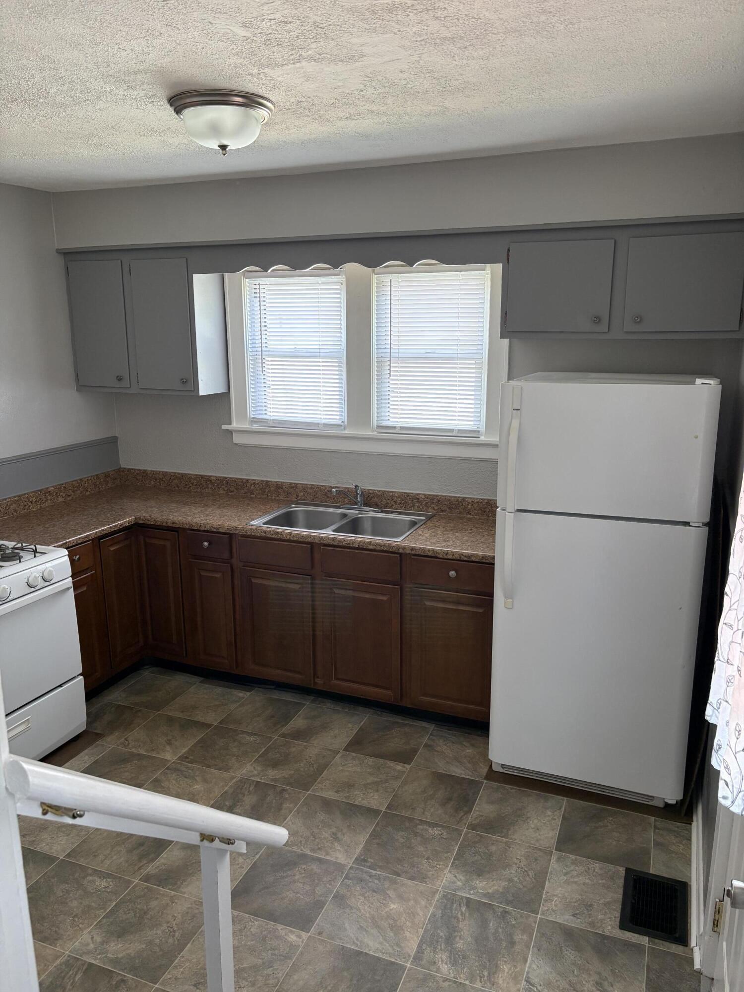 40 Sunset Avenue Property Photo 8