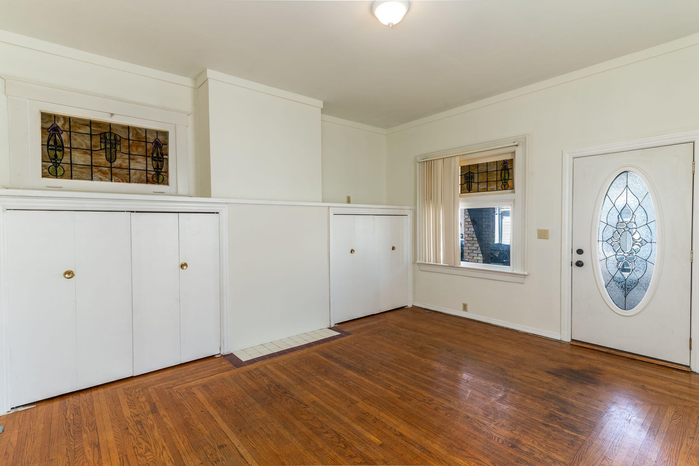 326 W 11th Street Property Photo 1