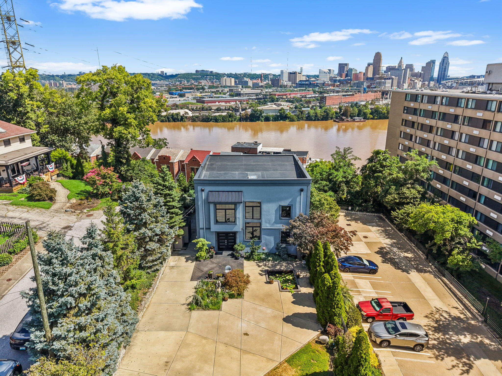 300 View Place Property Photo 6