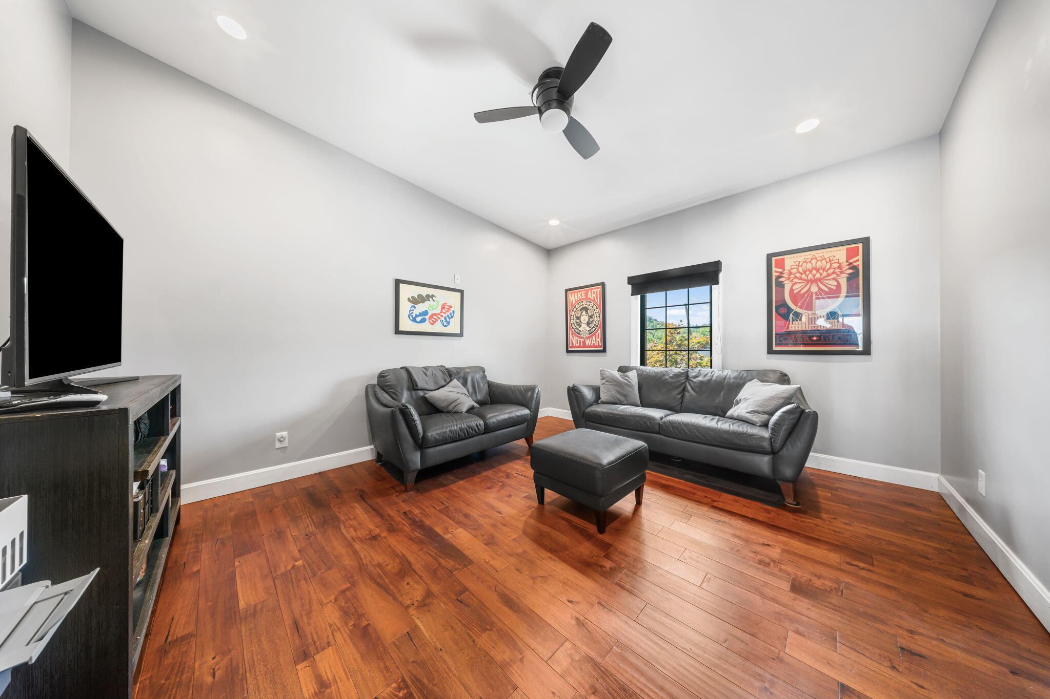 300 View Place Property Photo 13