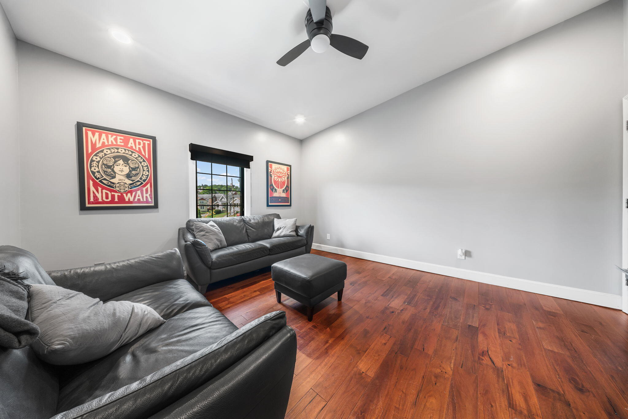300 View Place Property Photo 14