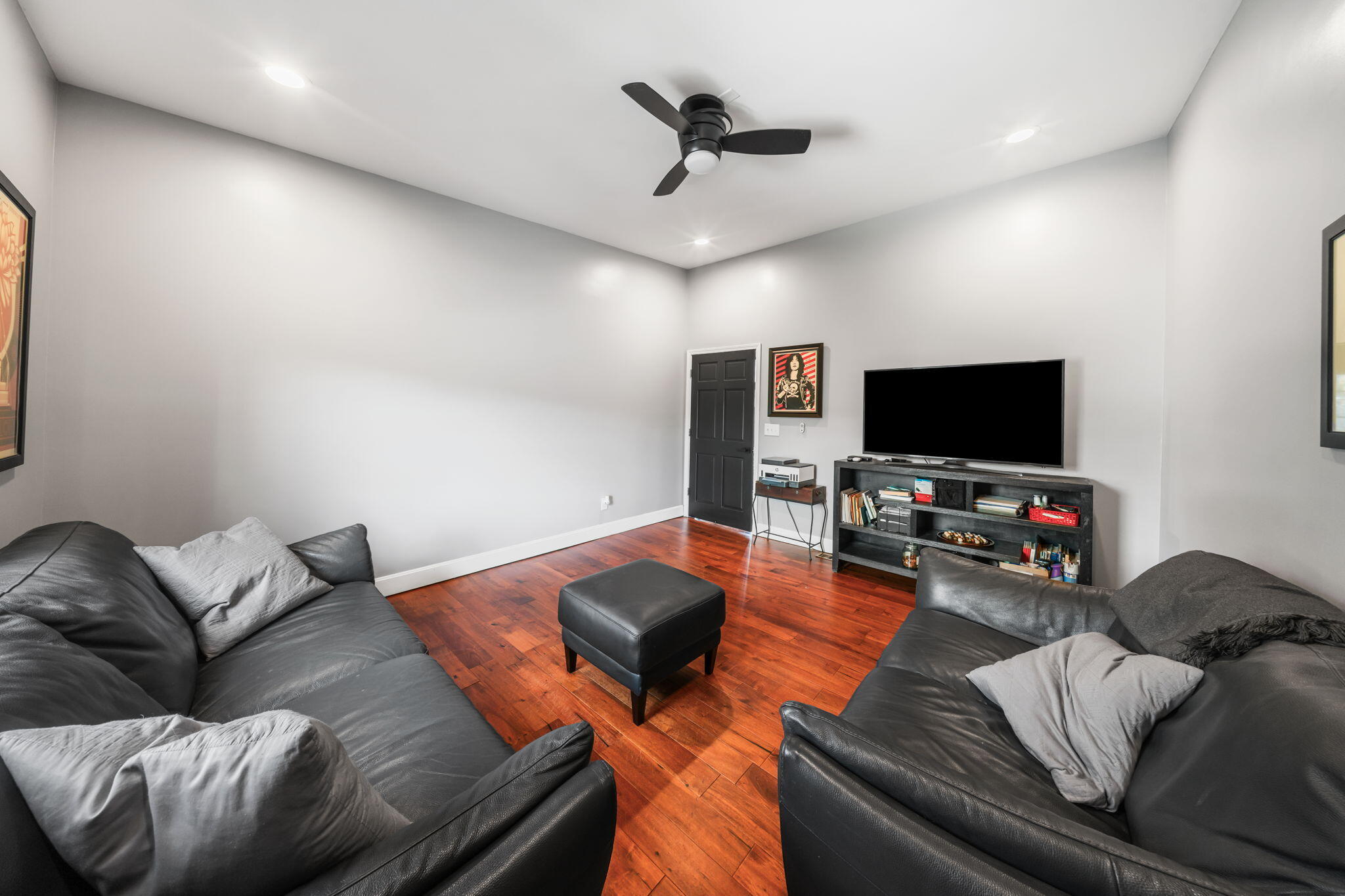 300 View Place Property Photo 15