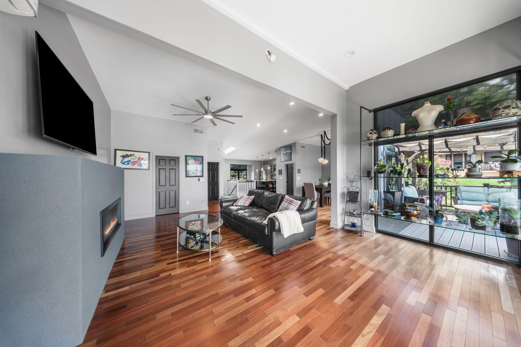 300 View Place Property Photo 16