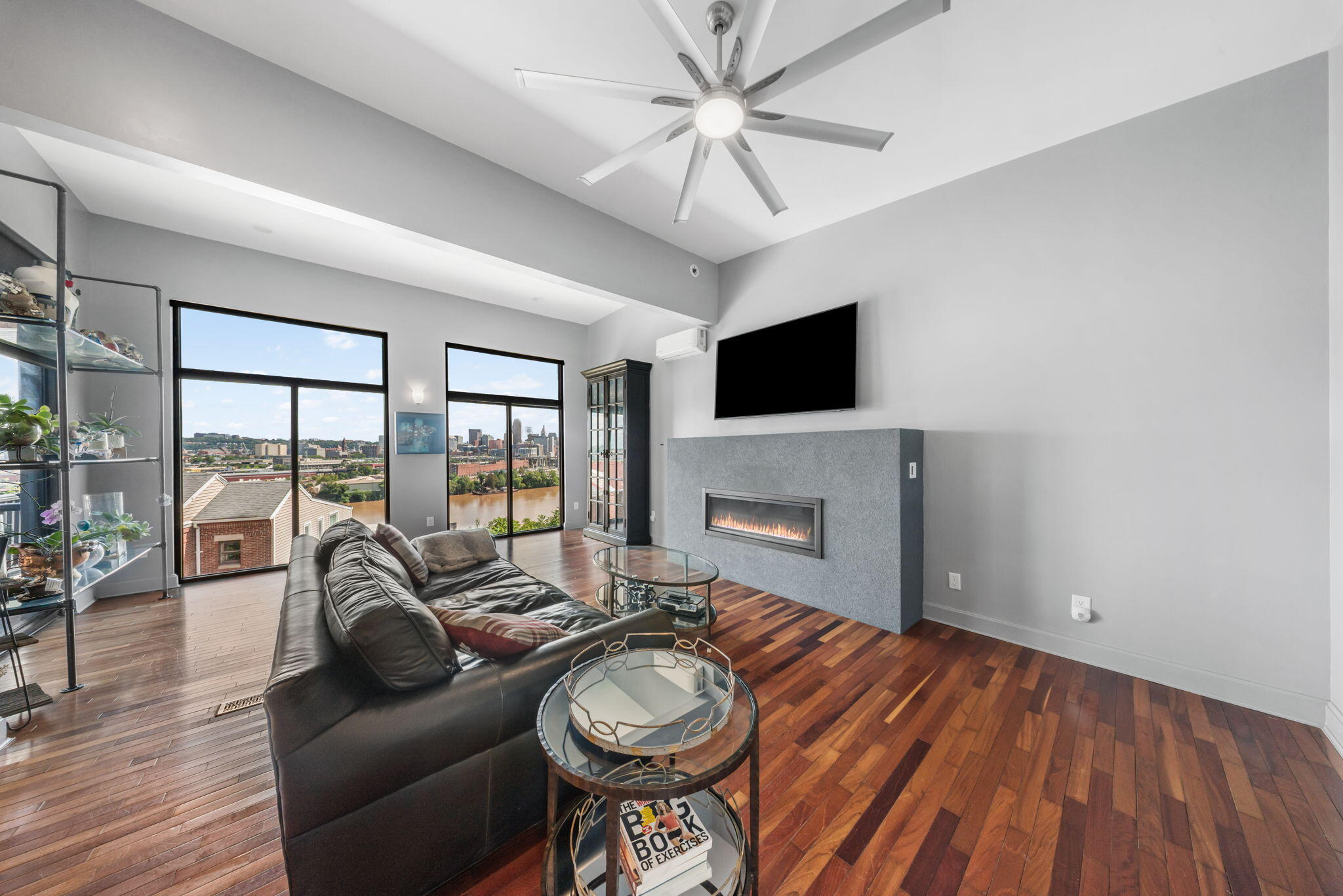 300 View Place Property Photo 17