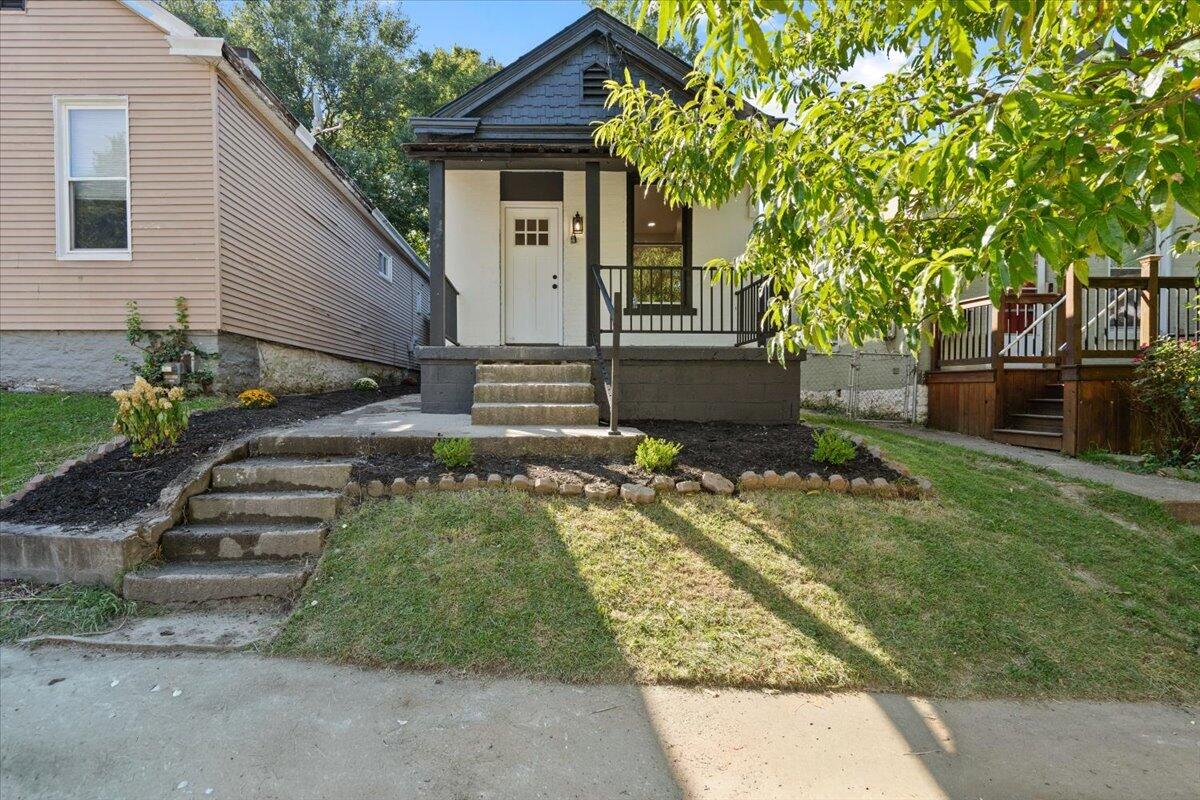 417 W 16th Street Property Photo 1
