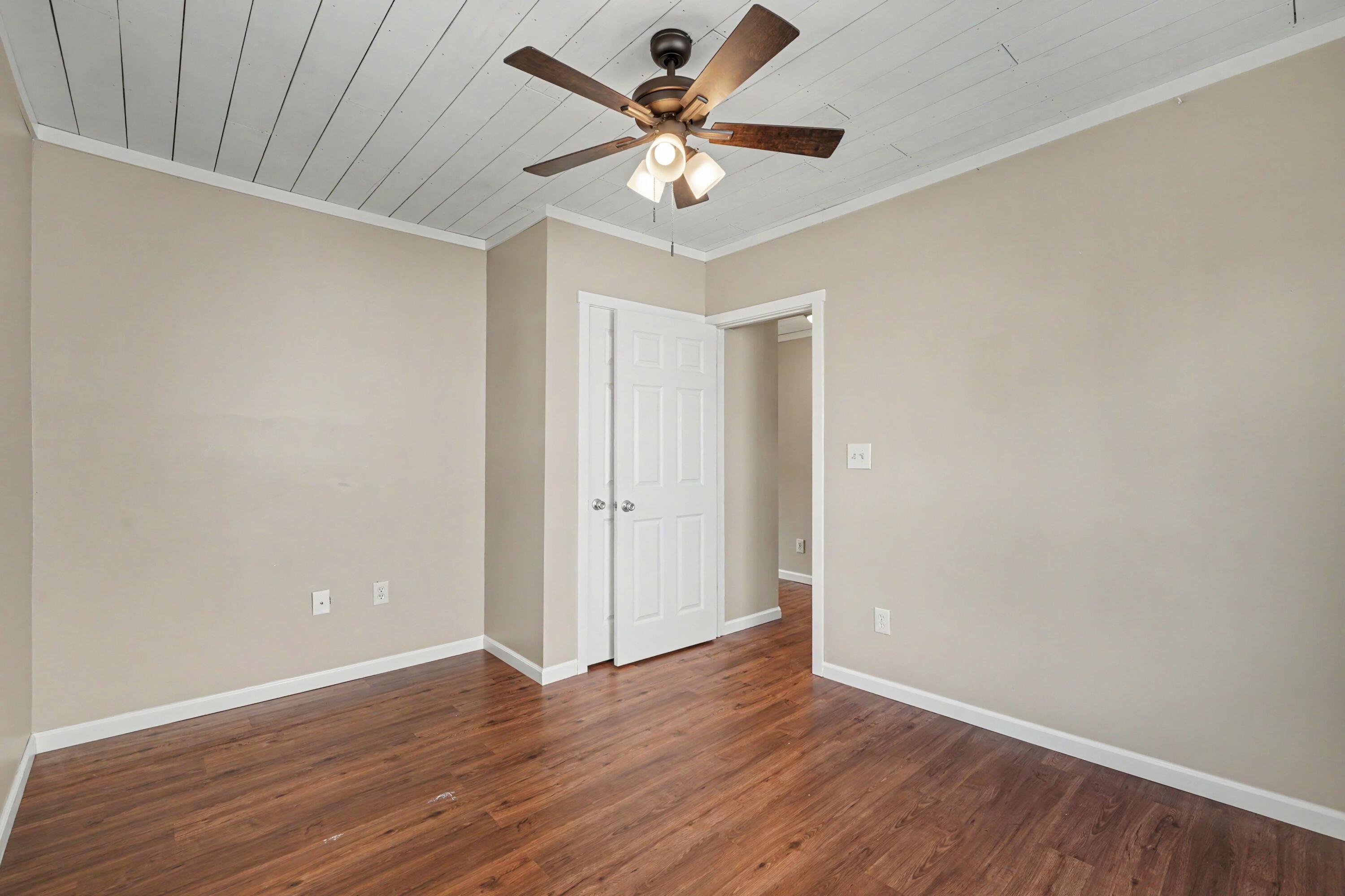 107 E 3rd Street Property Photo 10
