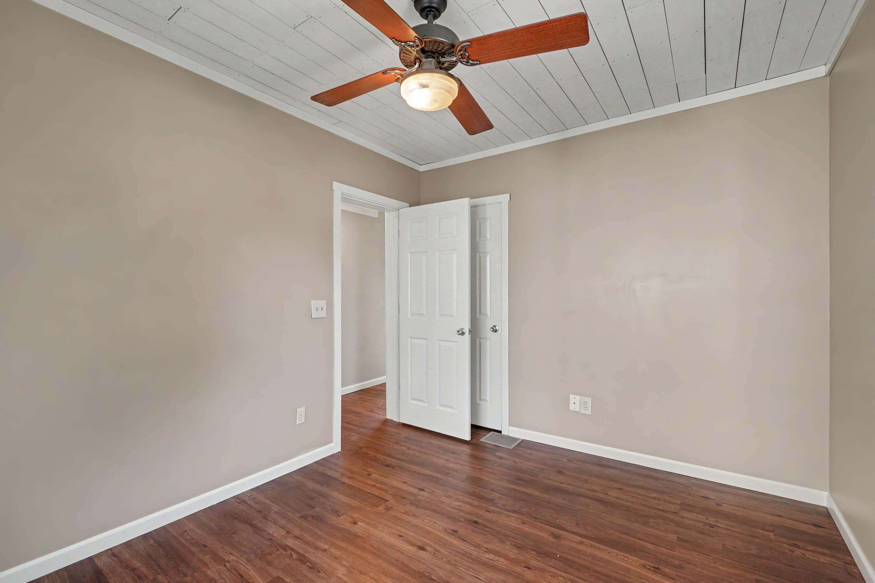 107 E 3rd Street Property Photo 12