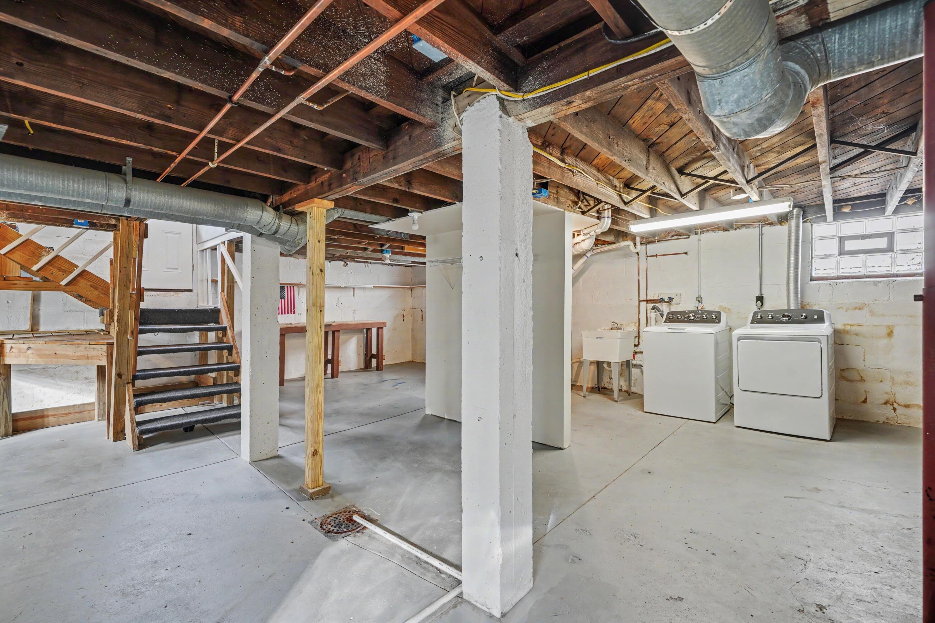 107 E 3rd Street Property Photo 14