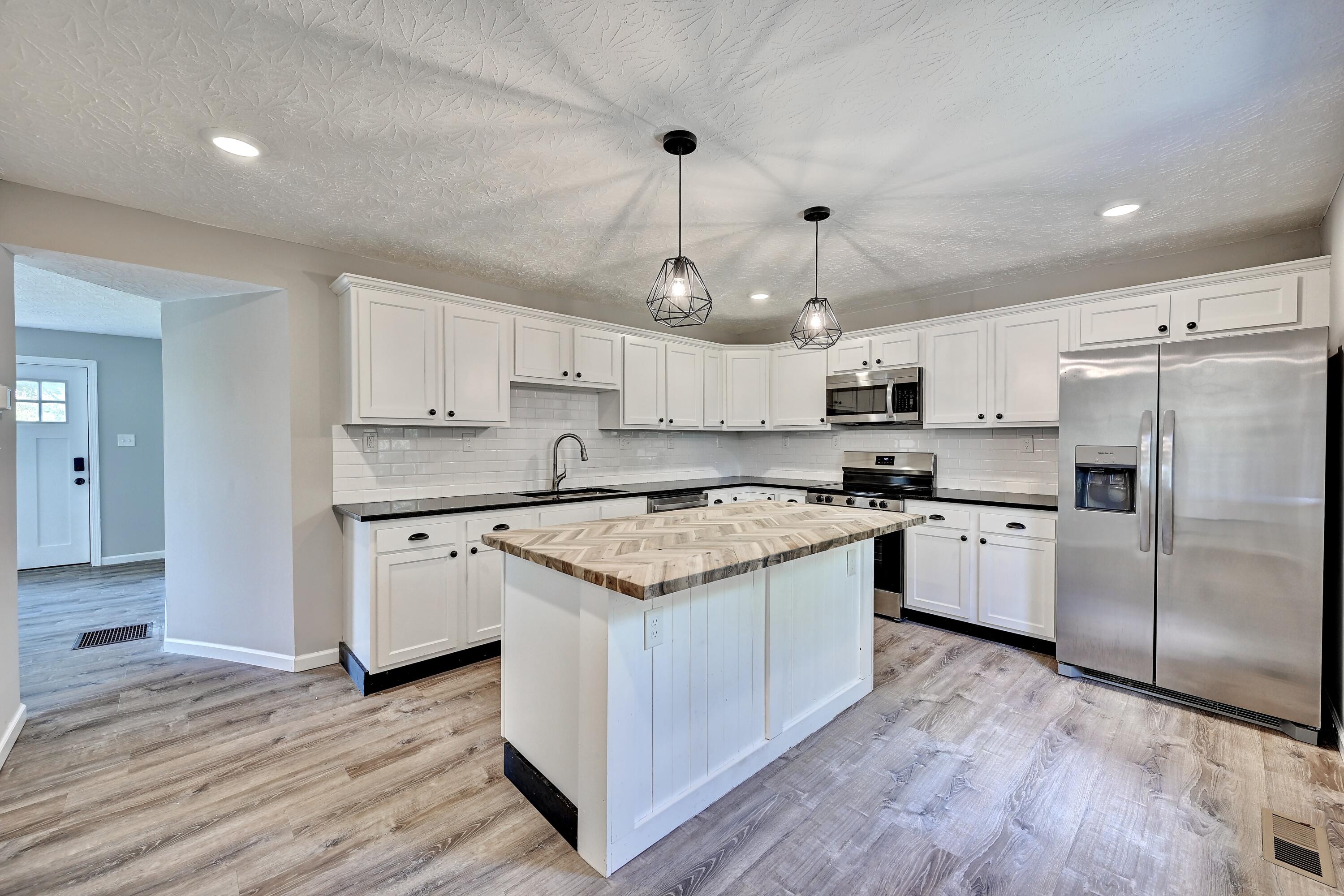 2942 Hathaway Road Property Photo 6