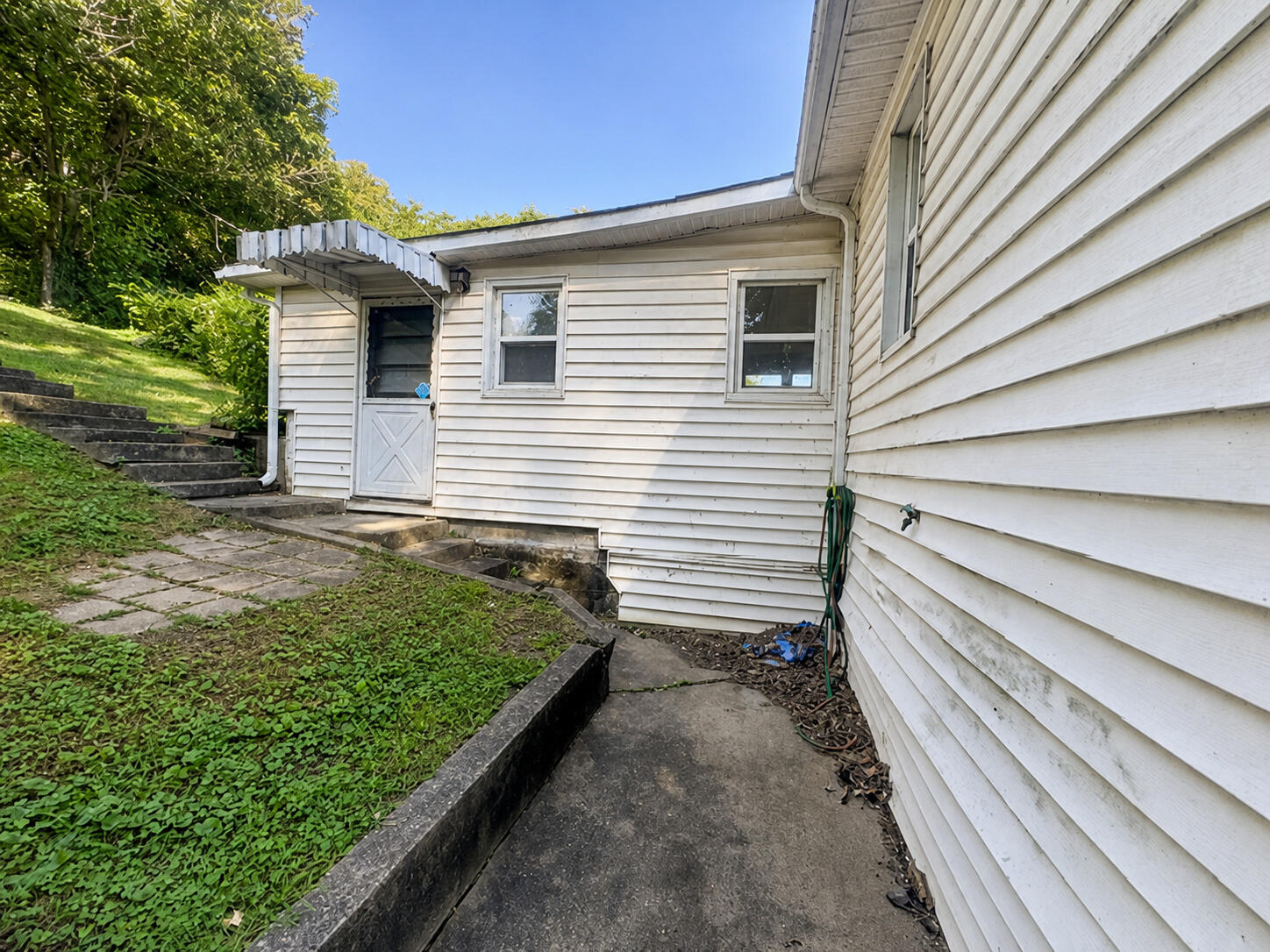 444 W 2nd Street Property Photo 6