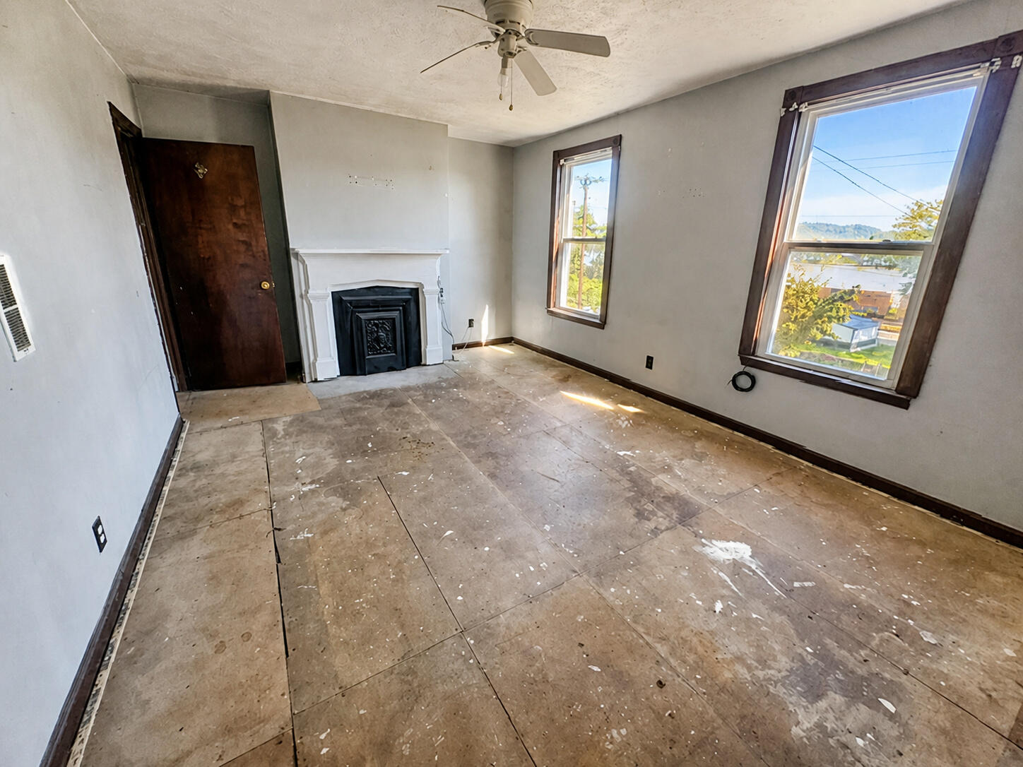 444 W 2nd Street Property Photo 14