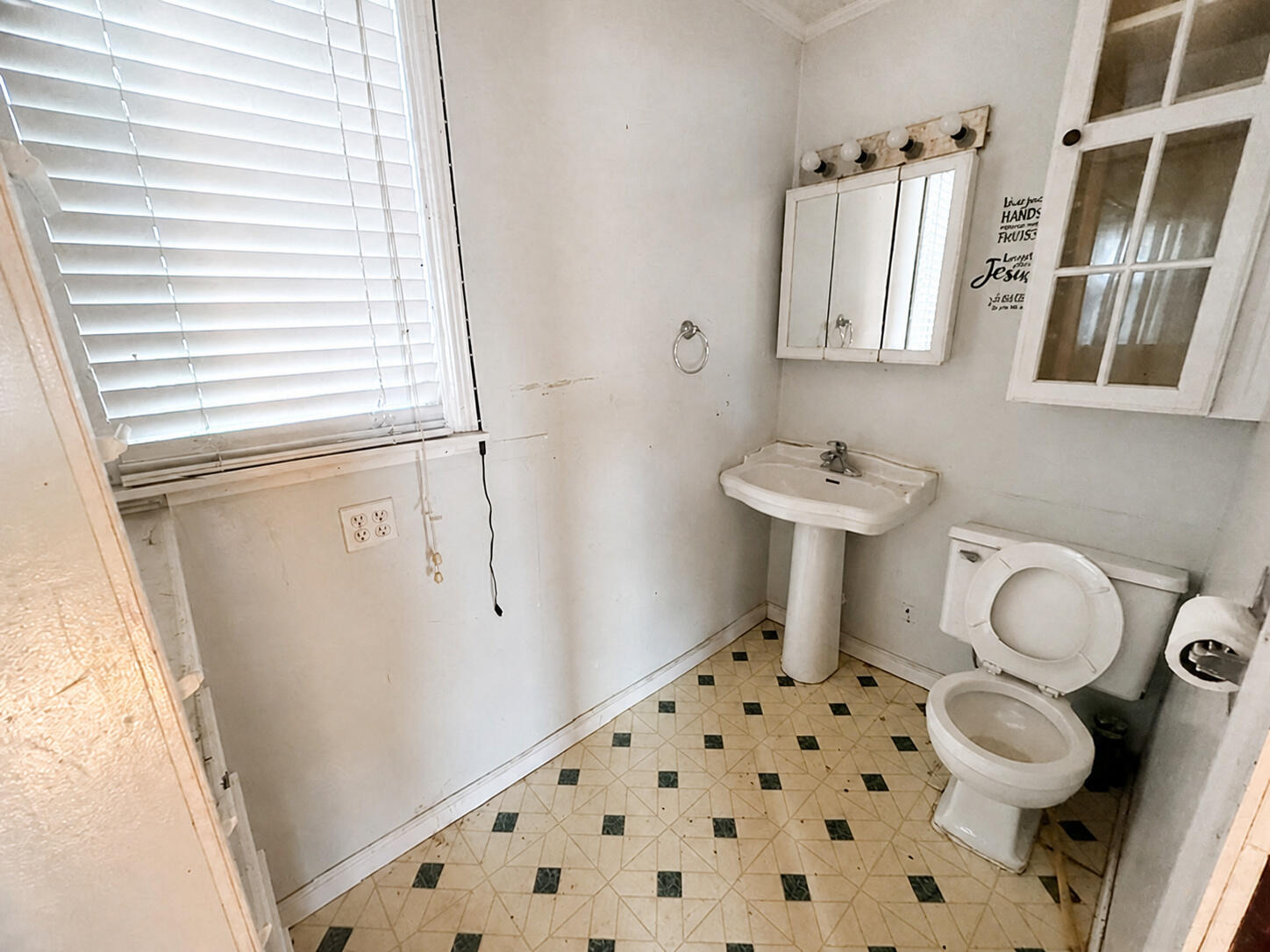 444 W 2nd Street Property Photo 24