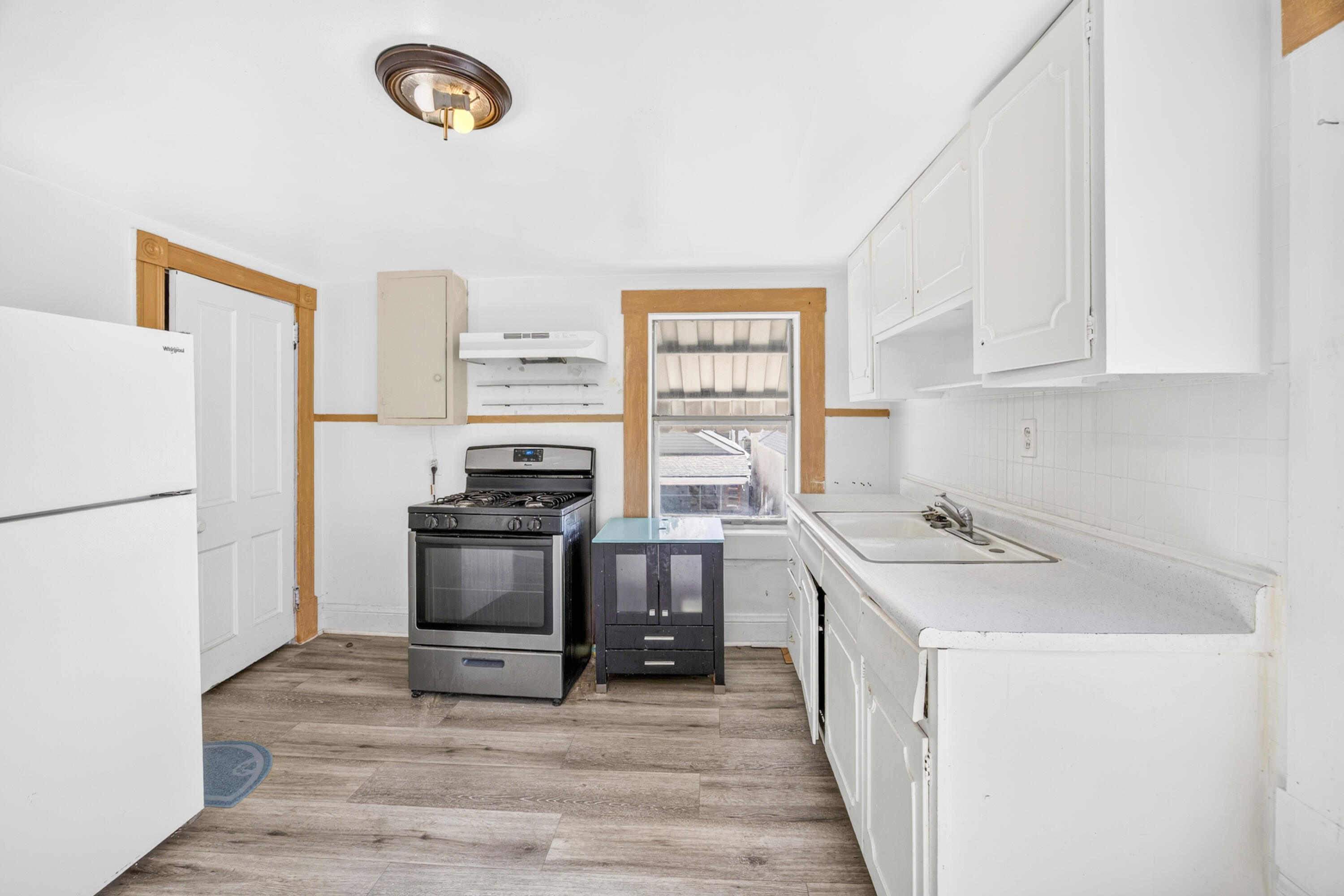 413 Berry Avenue Property Photo 18