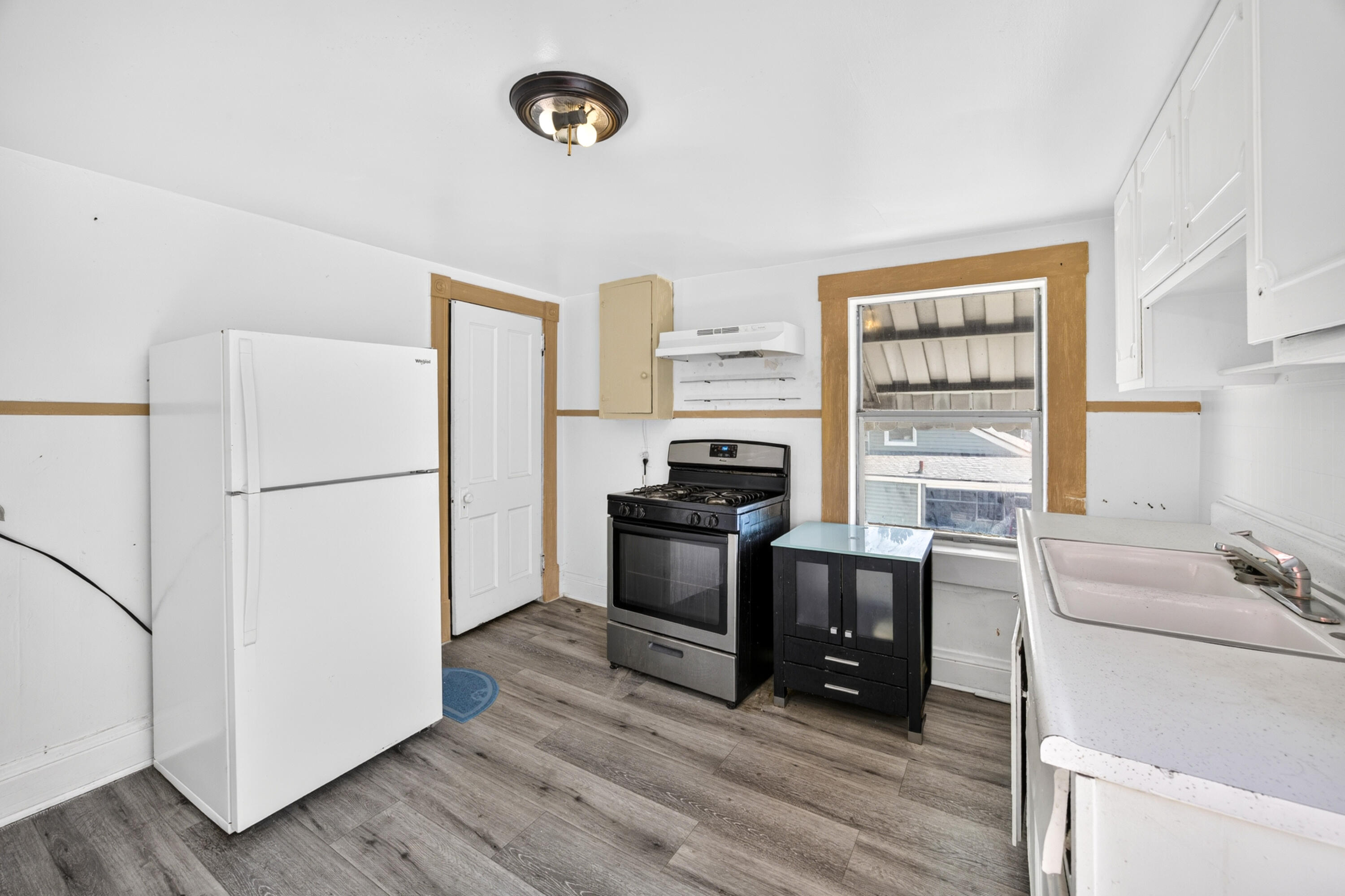 413 Berry Avenue Property Photo 19
