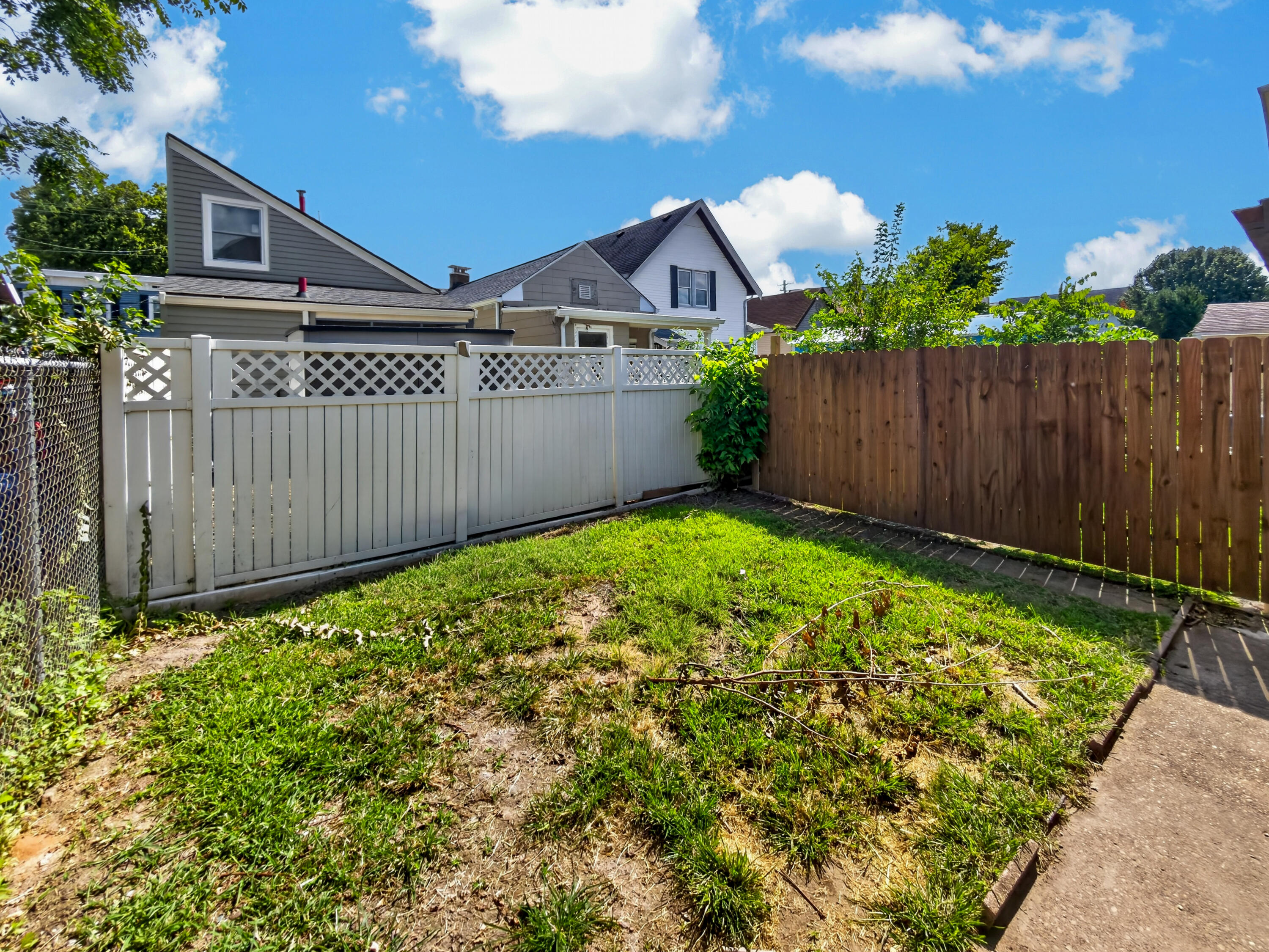413 Berry Avenue Property Photo 31