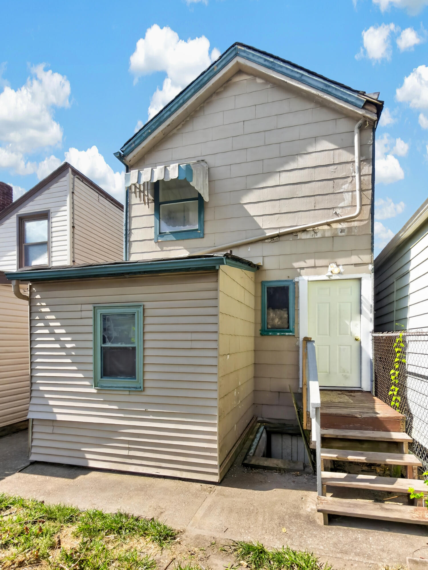 413 Berry Avenue Property Photo 32
