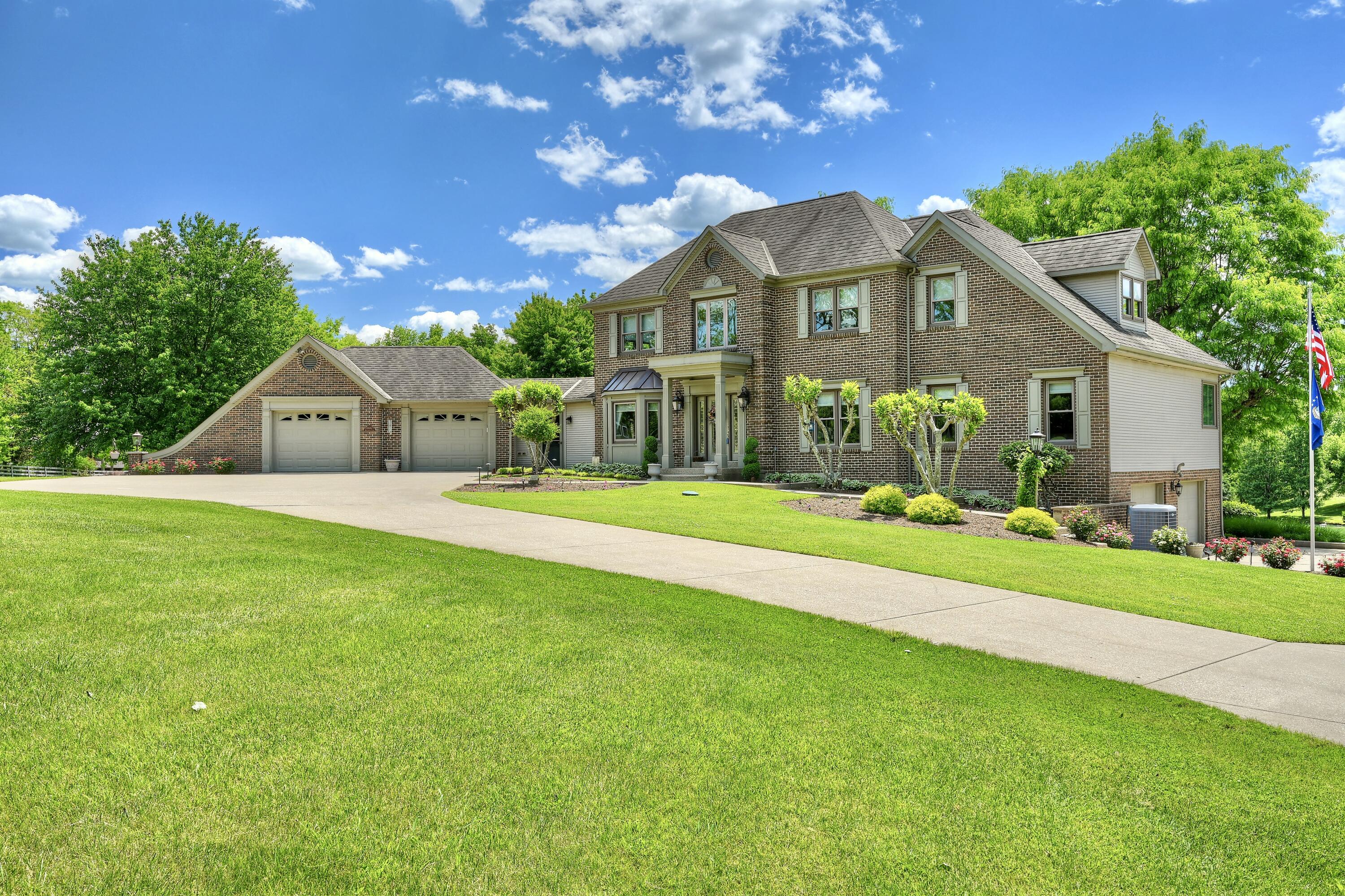10667 Bridlepath Lane Property Photo 2