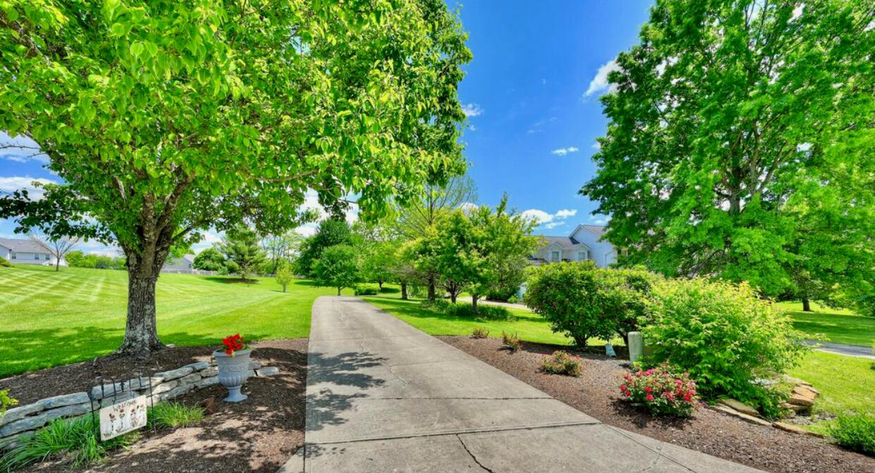 10667 Bridlepath Lane Property Photo 3