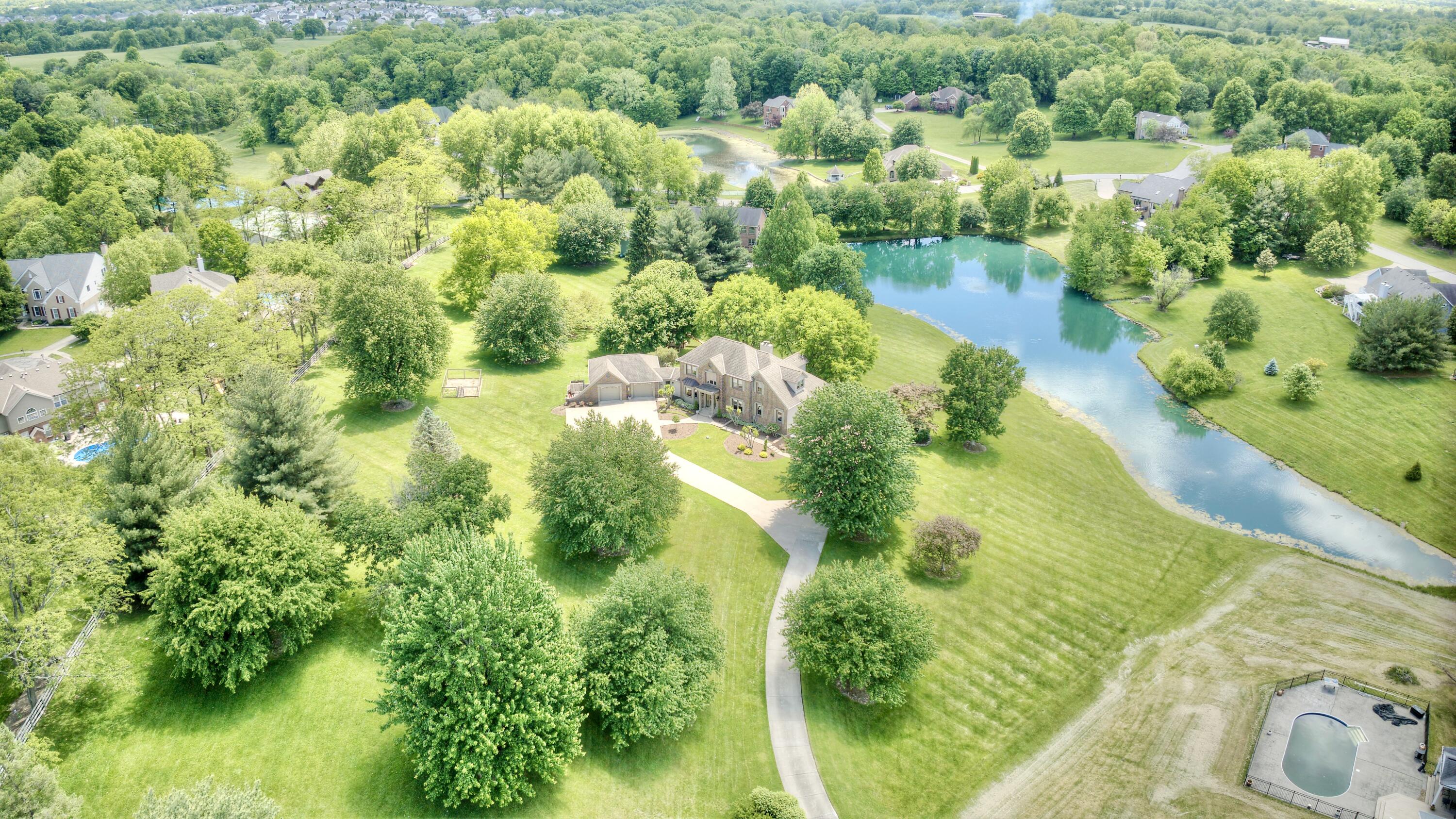 10667 Bridlepath Lane Property Photo 4