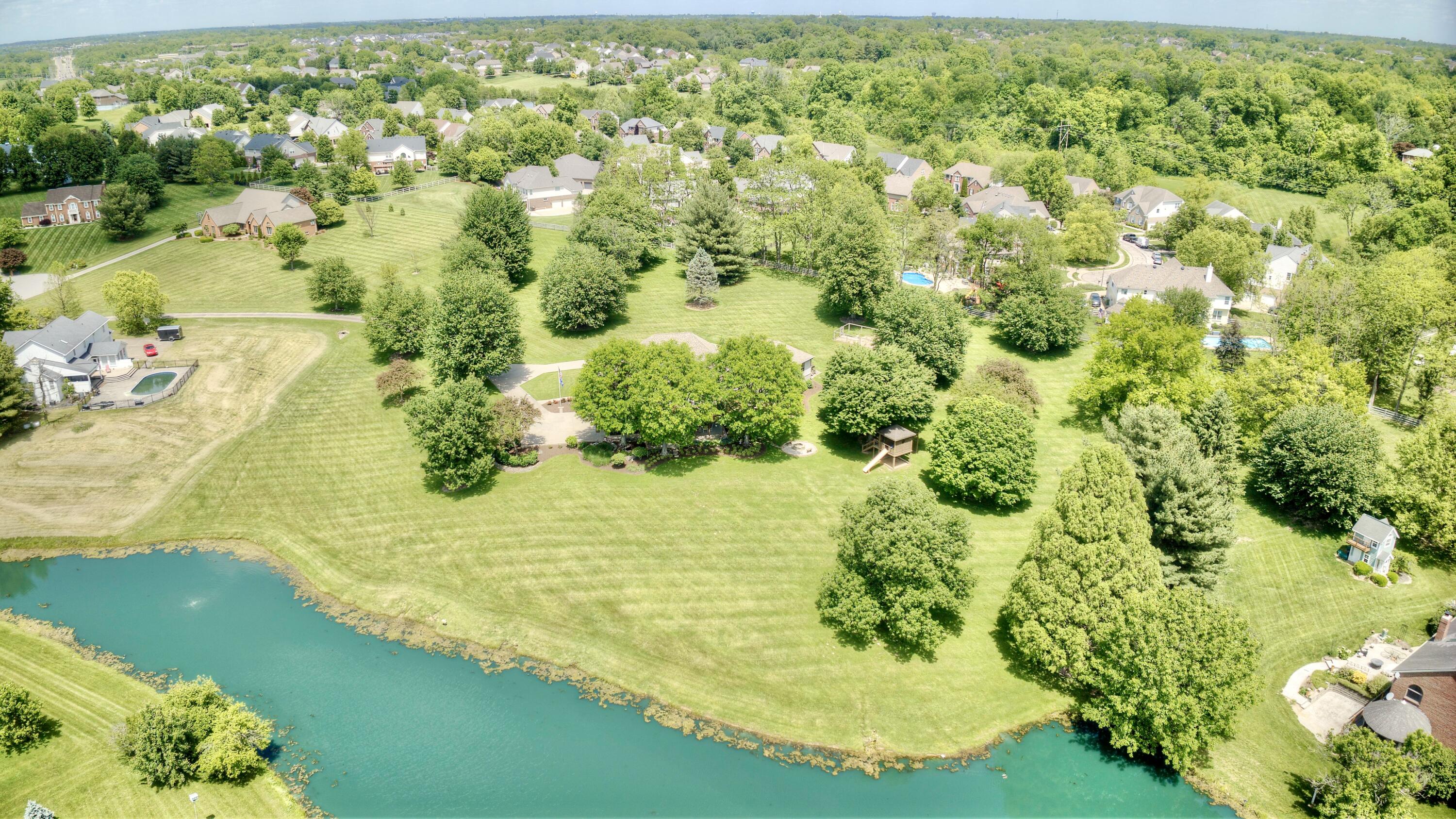10667 Bridlepath Lane Property Photo 8