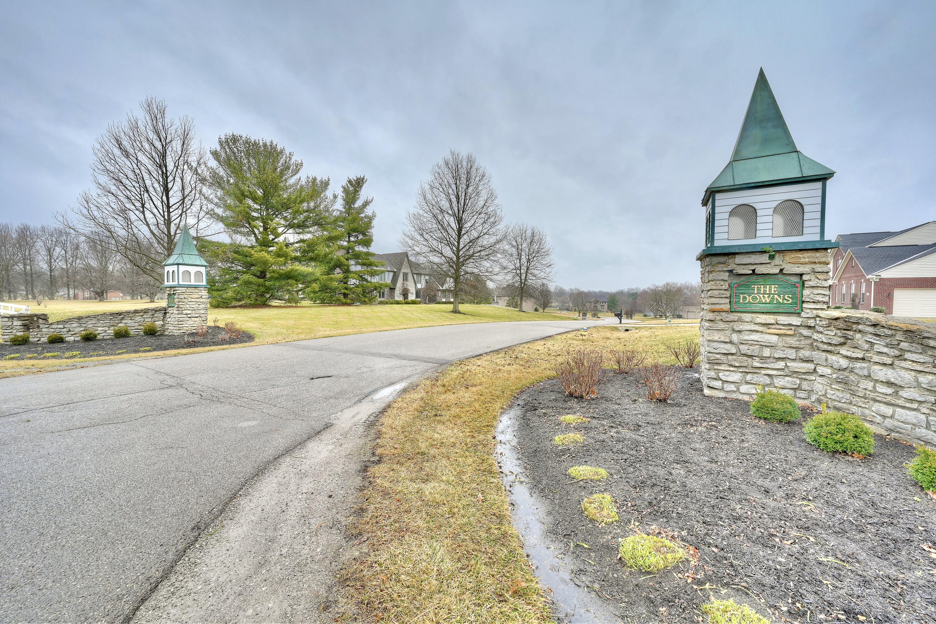 10667 Bridlepath Lane Property Photo 12