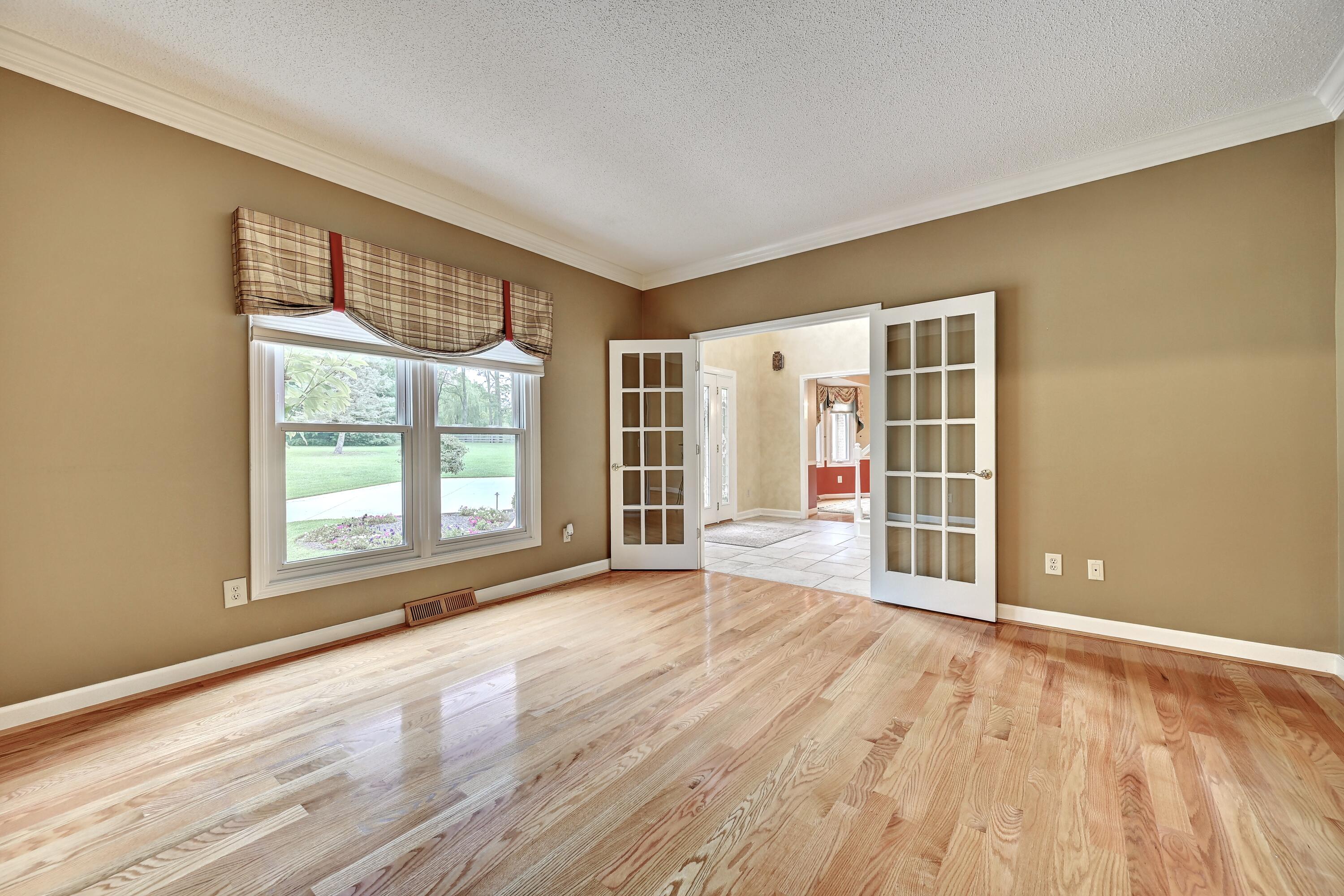 10667 Bridlepath Lane Property Photo 15