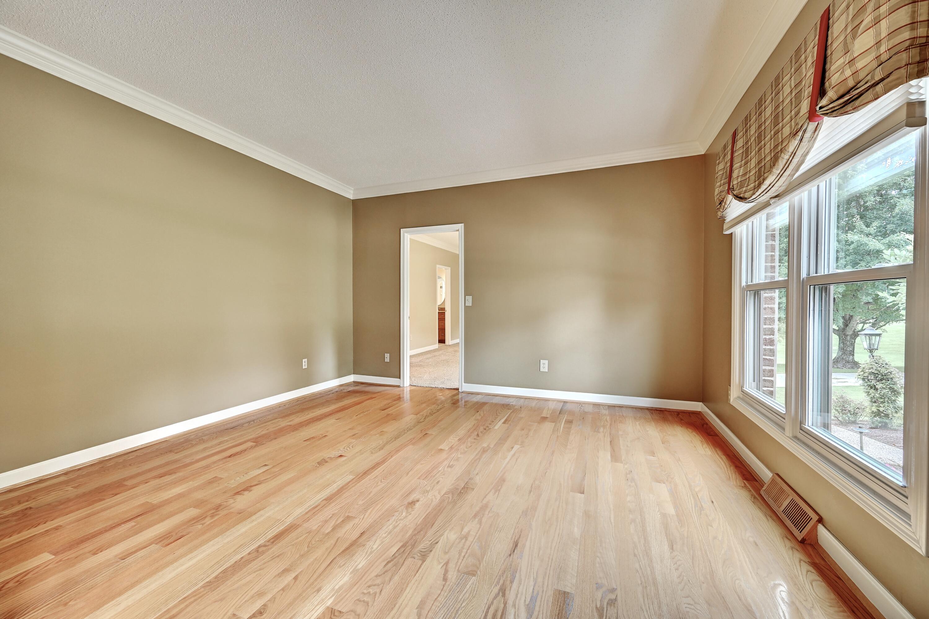 10667 Bridlepath Lane Property Photo 16