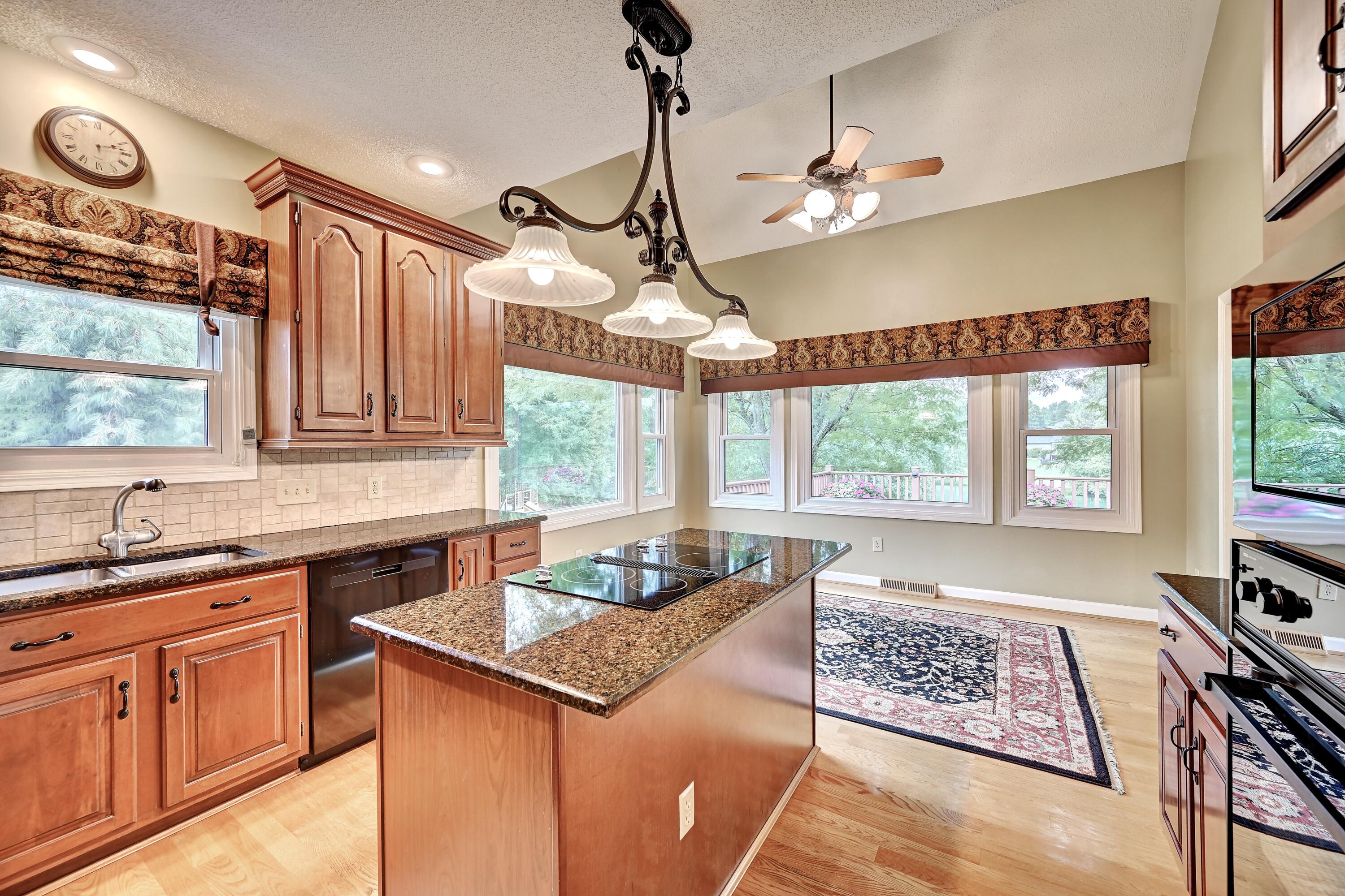 10667 Bridlepath Lane Property Photo 18